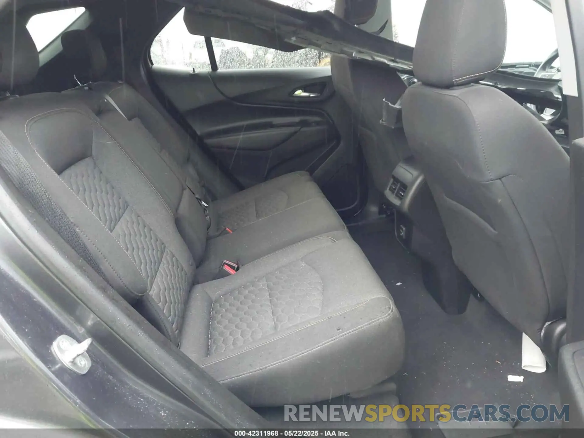 8 Photograph of a damaged car 2GNAXJEV8K6213886 CHEVROLET EQUINOX 2019