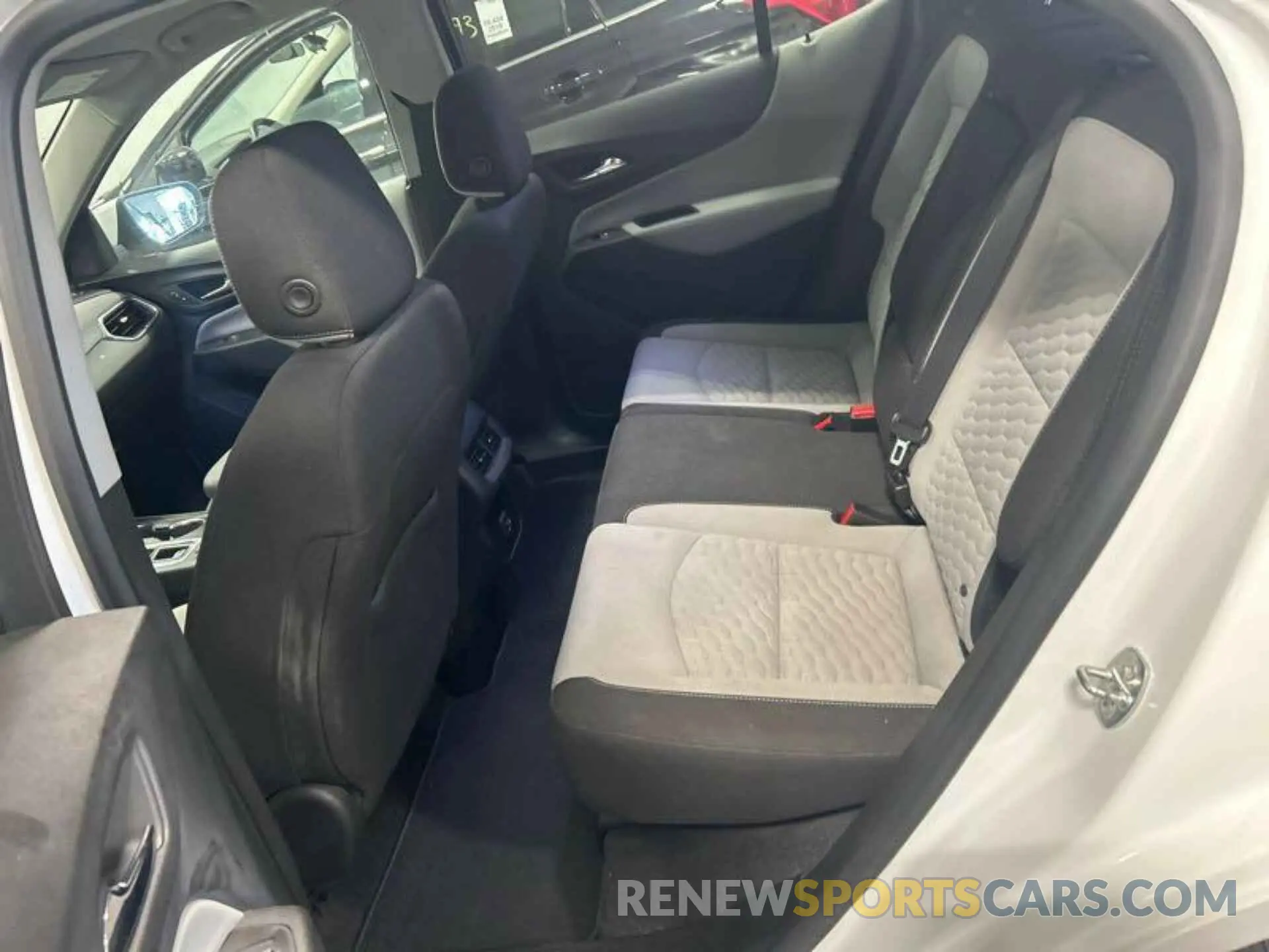 9 Photograph of a damaged car 2GNAXJEV8K6220370 CHEVROLET EQUINOX 2019