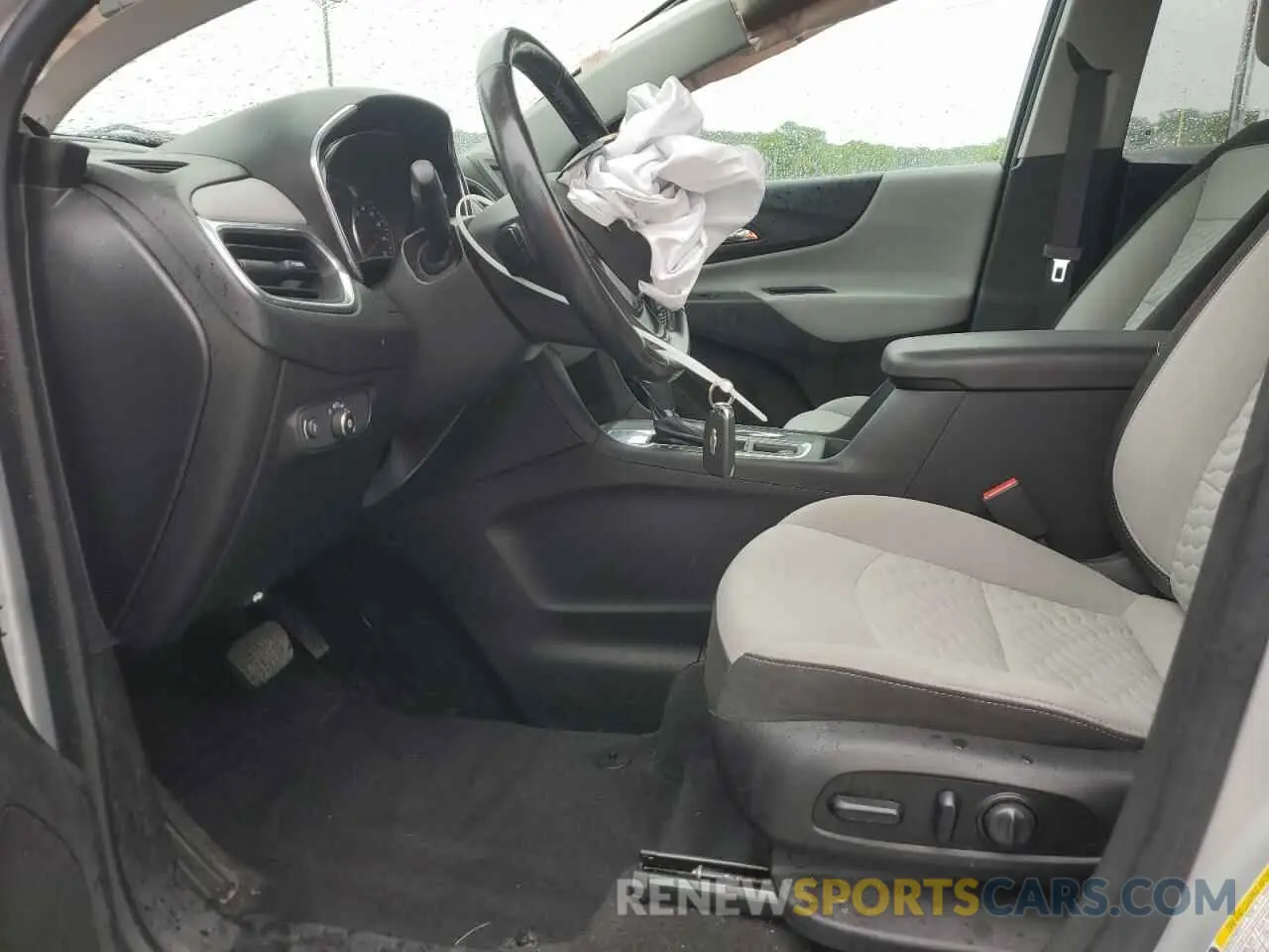 7 Photograph of a damaged car 2GNAXJEVXK6200993 CHEVROLET EQUINOX 2019