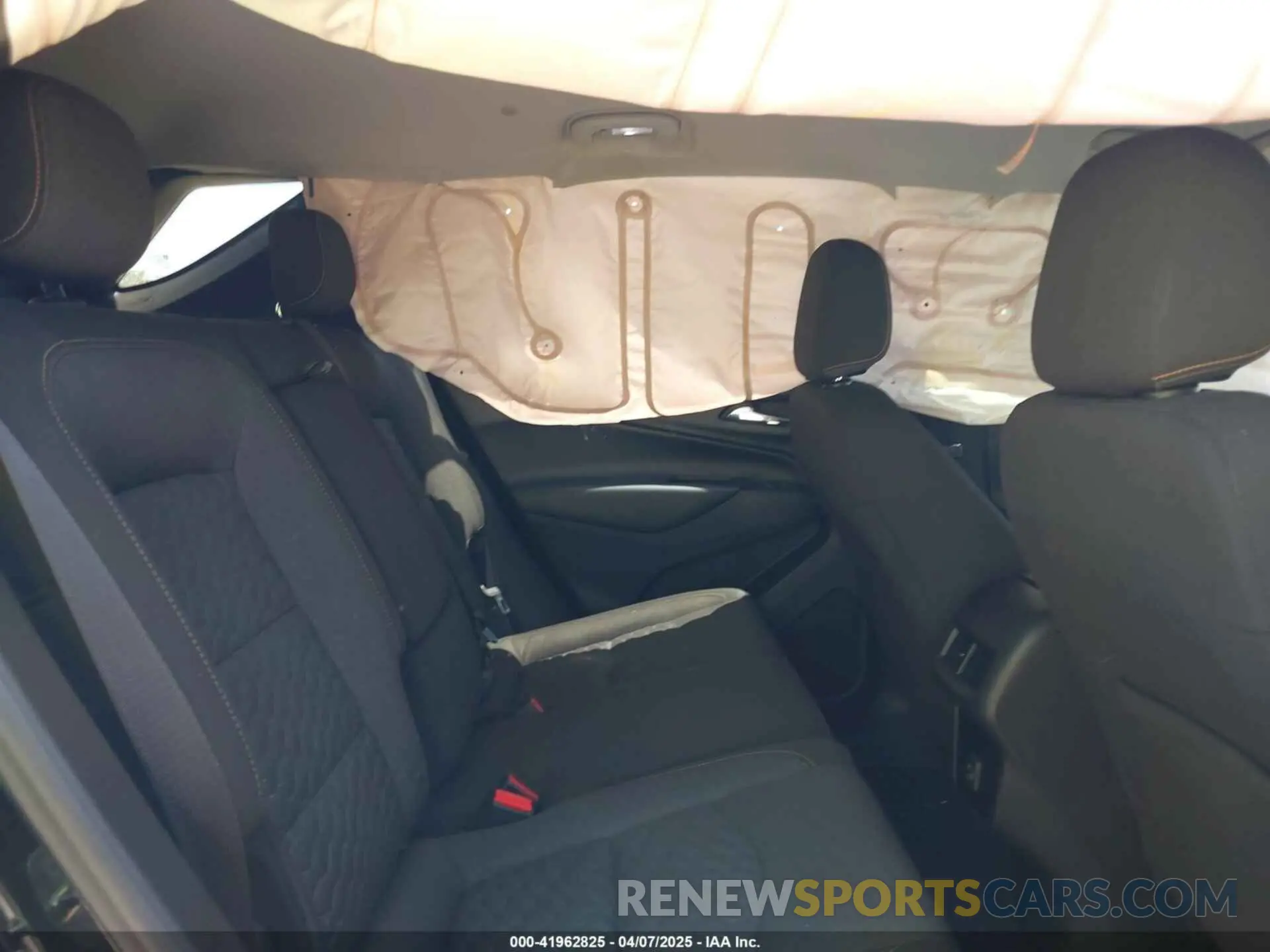 8 Photograph of a damaged car 2GNAXJEVXK6231032 CHEVROLET EQUINOX 2019