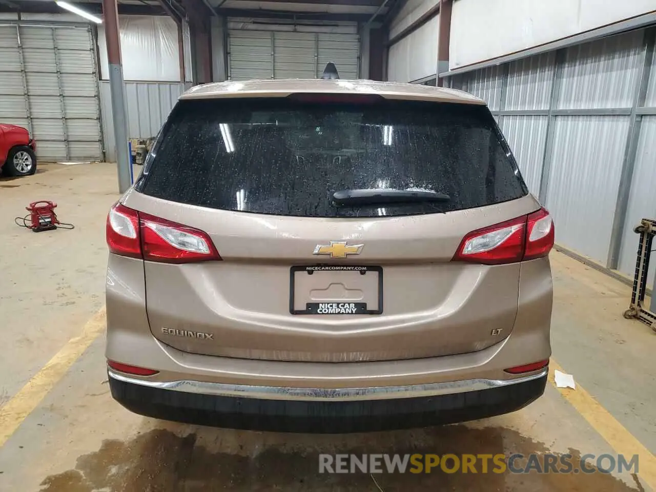 6 Photograph of a damaged car 2GNAXJEVXK6240426 CHEVROLET EQUINOX 2019