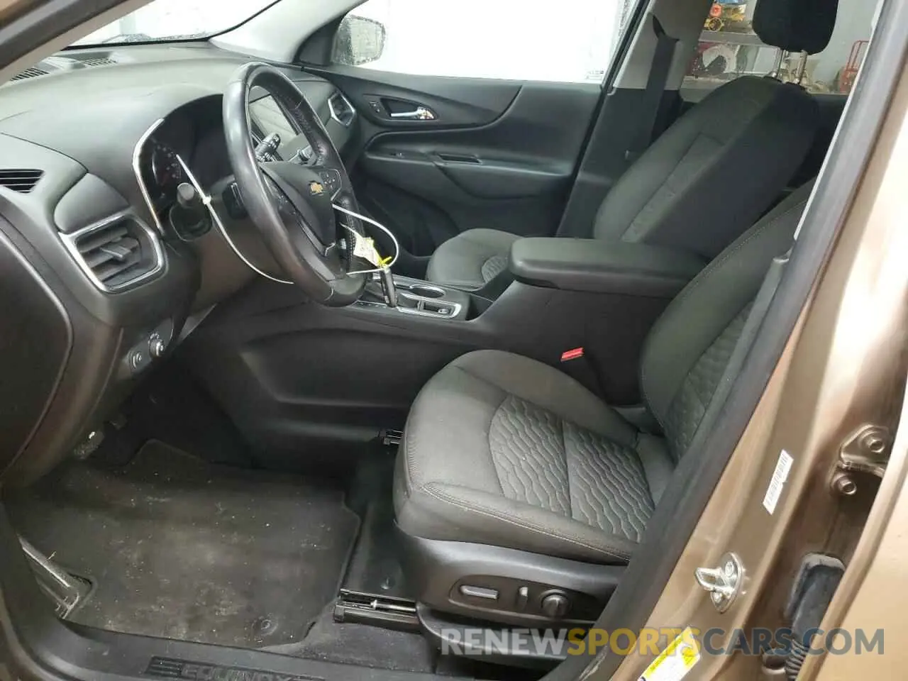7 Photograph of a damaged car 2GNAXJEVXK6240426 CHEVROLET EQUINOX 2019