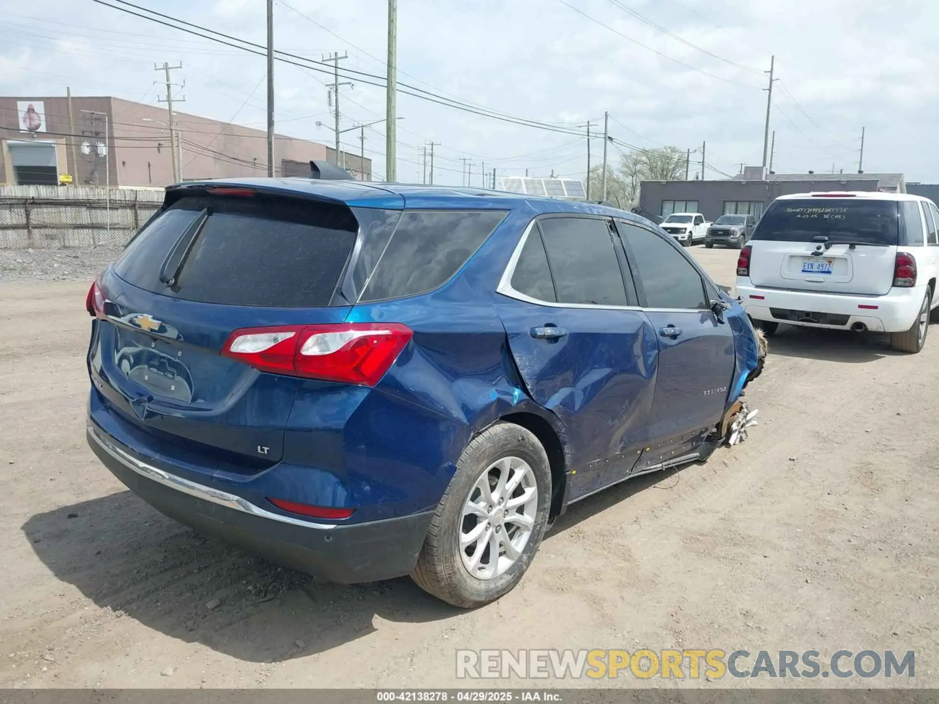 4 Photograph of a damaged car 2GNAXJEVXK6301807 CHEVROLET EQUINOX 2019
