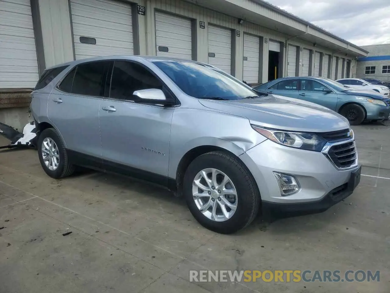 4 Photograph of a damaged car 2GNAXKEV0K6140910 CHEVROLET EQUINOX 2019