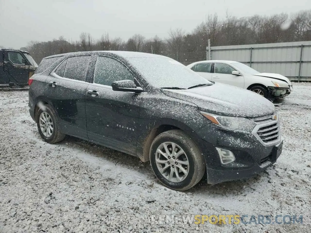4 Photograph of a damaged car 2GNAXKEV0K6166990 CHEVROLET EQUINOX 2019