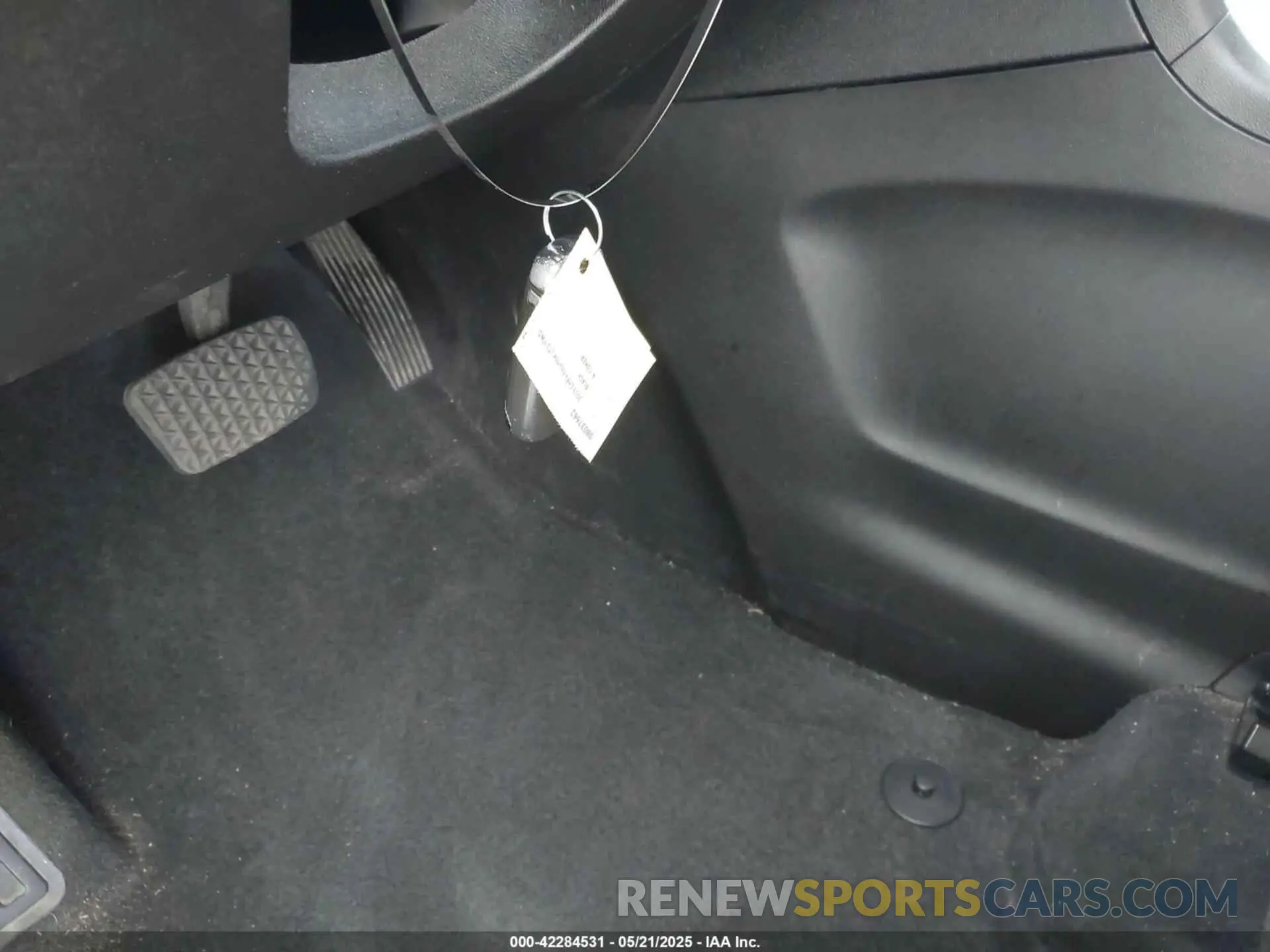 11 Photograph of a damaged car 2GNAXKEV0K6167475 CHEVROLET EQUINOX 2019