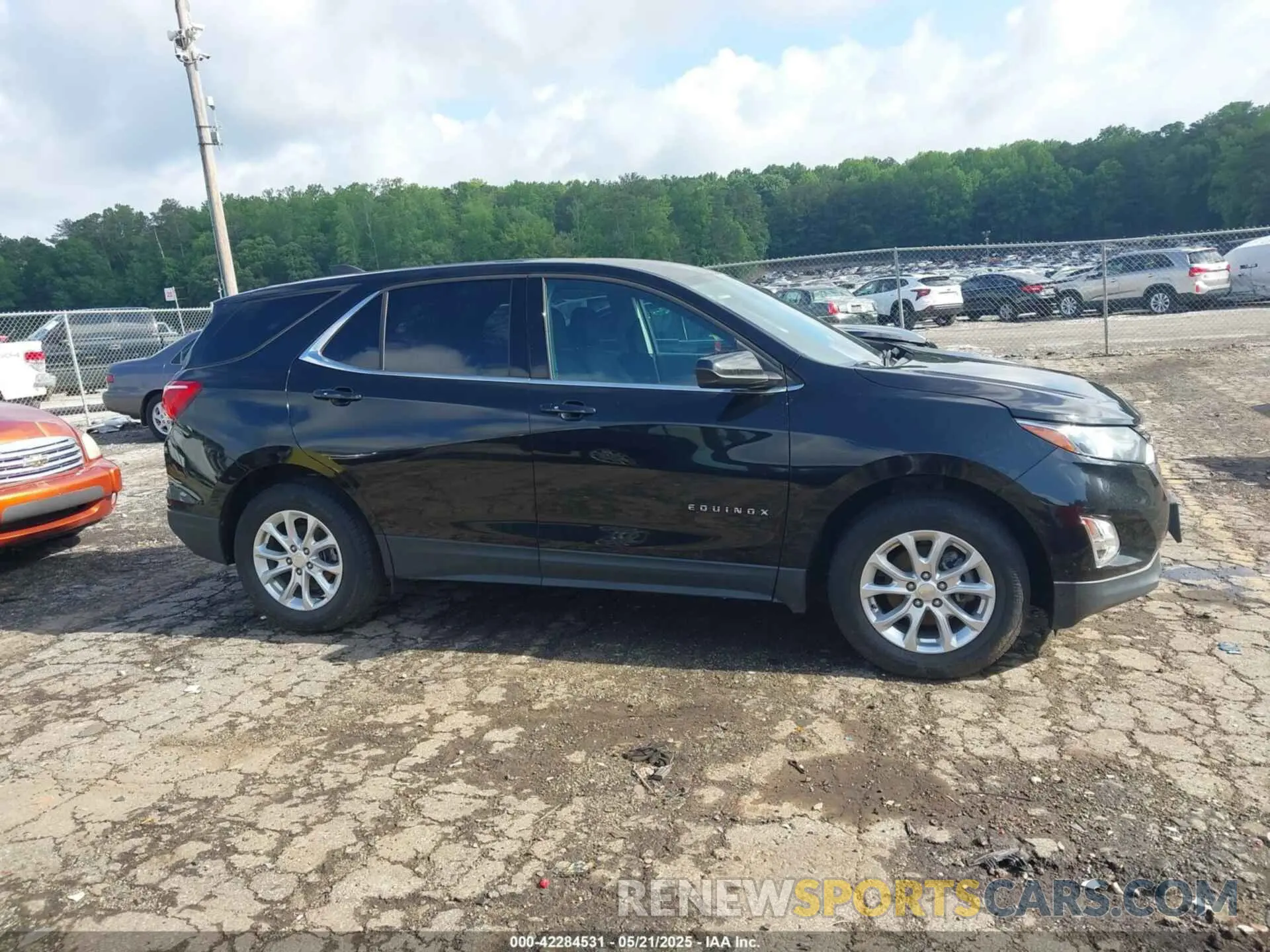 13 Photograph of a damaged car 2GNAXKEV0K6167475 CHEVROLET EQUINOX 2019