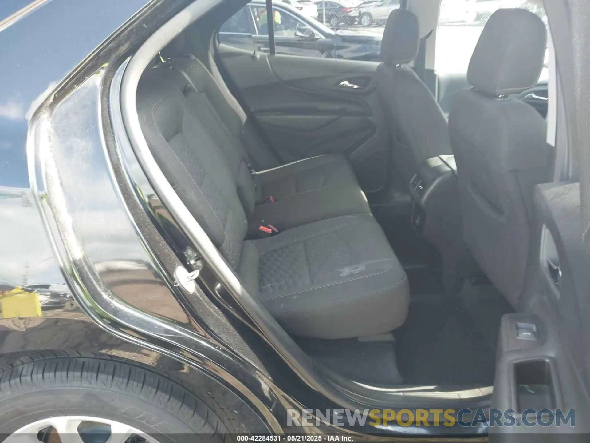 8 Photograph of a damaged car 2GNAXKEV0K6167475 CHEVROLET EQUINOX 2019
