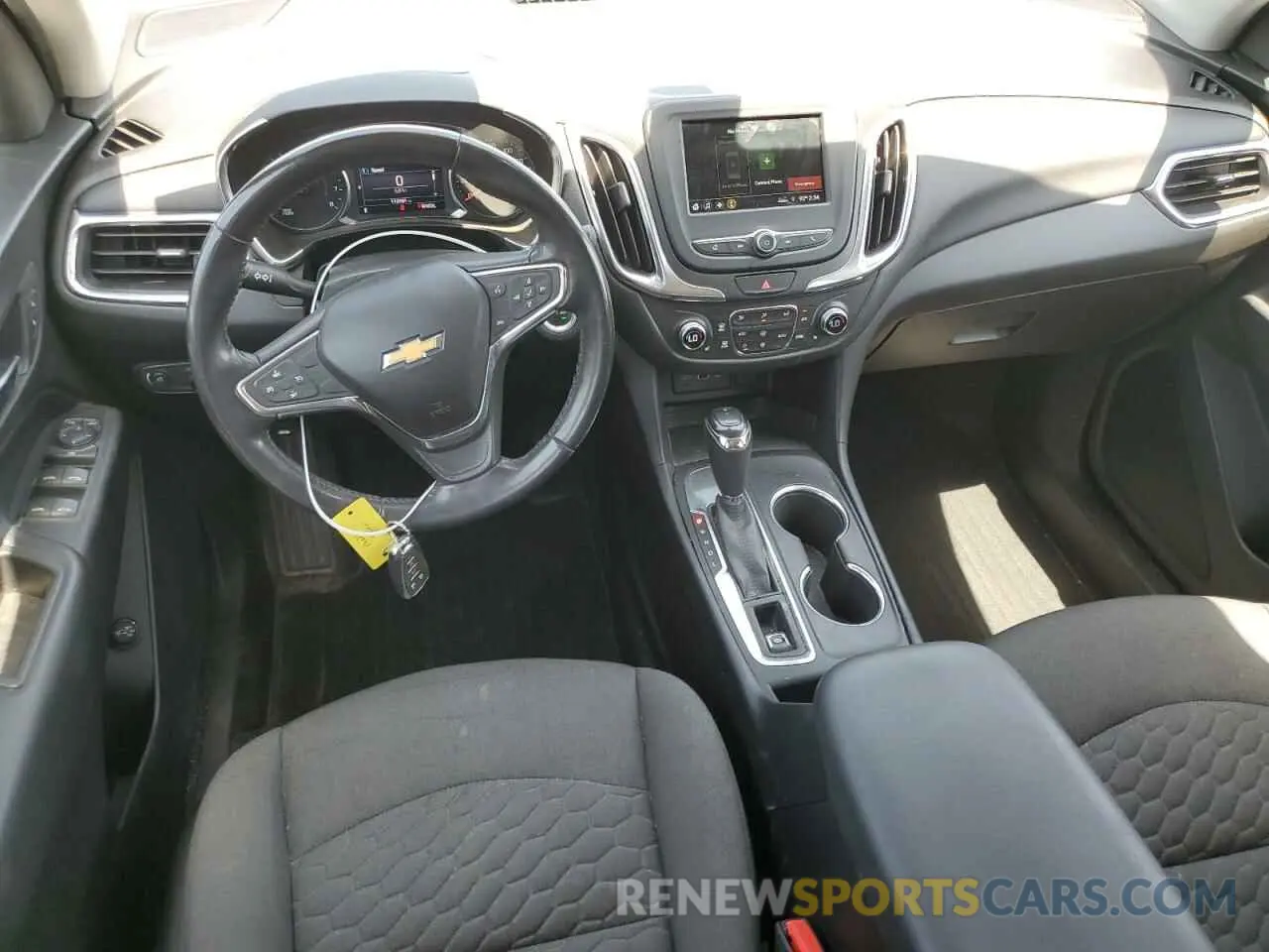 8 Photograph of a damaged car 2GNAXKEV0K6173163 CHEVROLET EQUINOX 2019