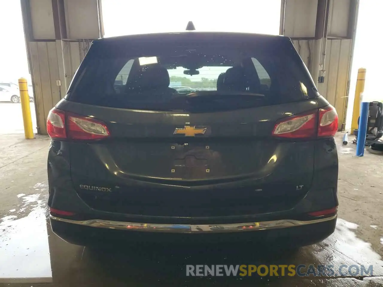 6 Photograph of a damaged car 2GNAXKEV0K6197592 CHEVROLET EQUINOX 2019