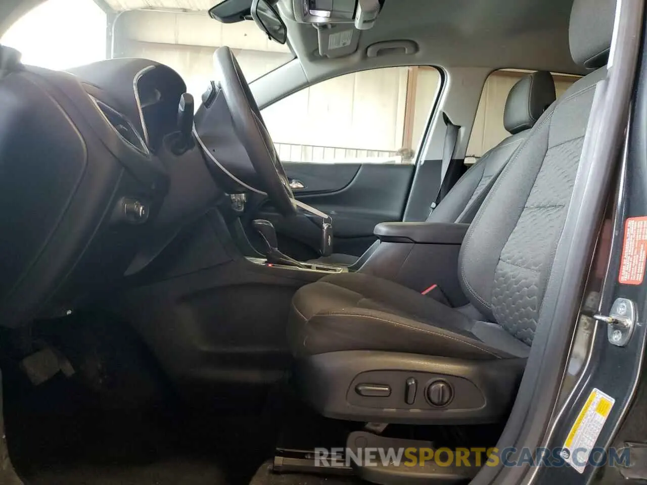 7 Photograph of a damaged car 2GNAXKEV0K6197592 CHEVROLET EQUINOX 2019