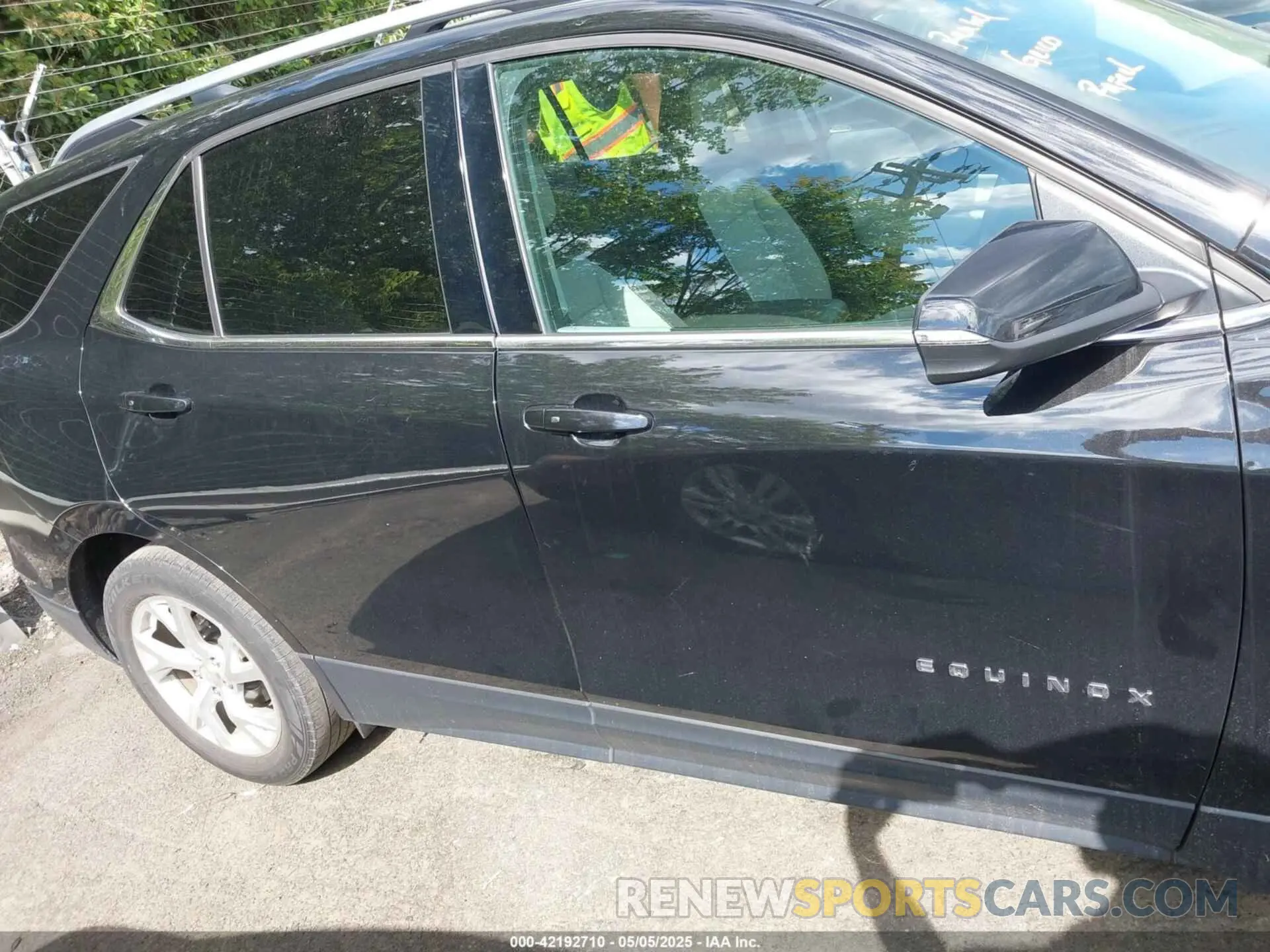 13 Photograph of a damaged car 2GNAXKEV0K6247052 CHEVROLET EQUINOX 2019