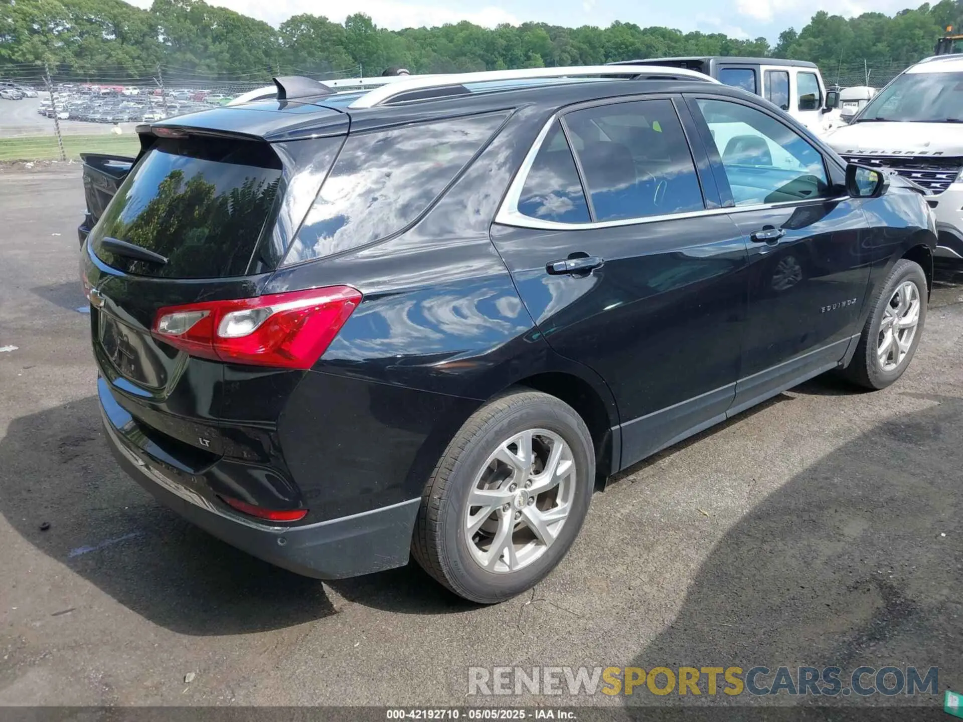 4 Photograph of a damaged car 2GNAXKEV0K6247052 CHEVROLET EQUINOX 2019
