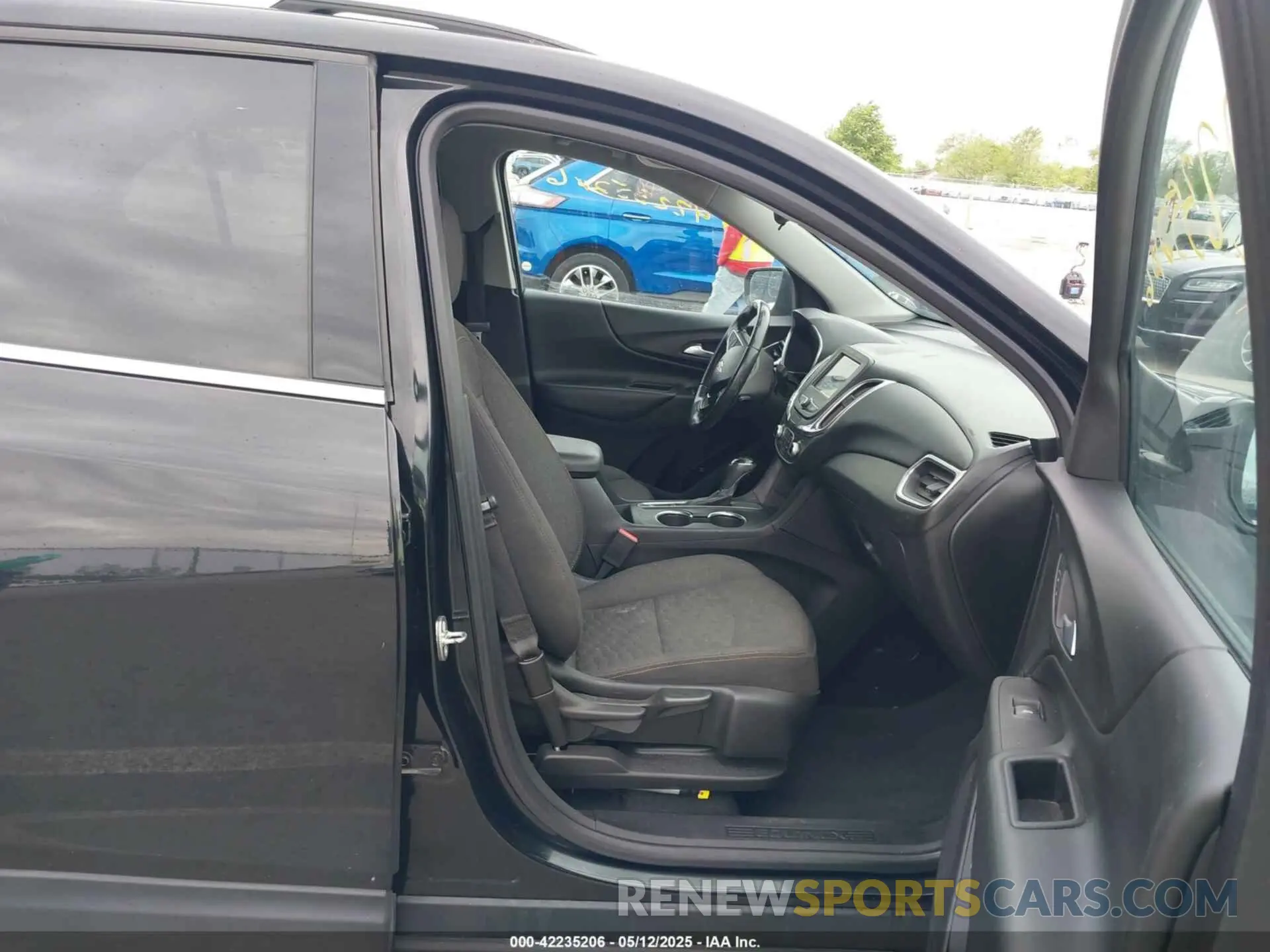 5 Photograph of a damaged car 2GNAXKEV0K6275434 CHEVROLET EQUINOX 2019
