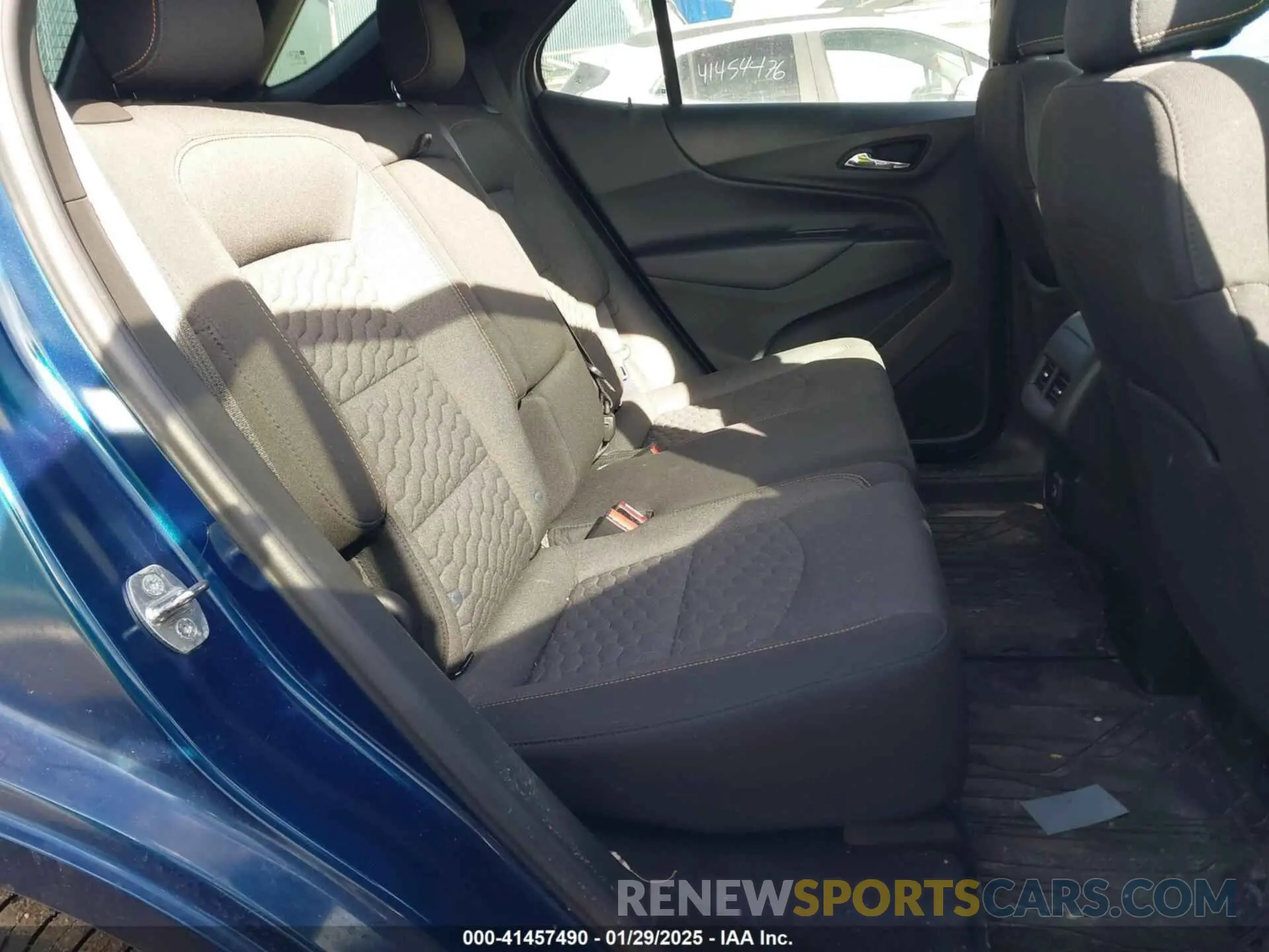 8 Photograph of a damaged car 2GNAXKEV0K6296672 CHEVROLET EQUINOX 2019