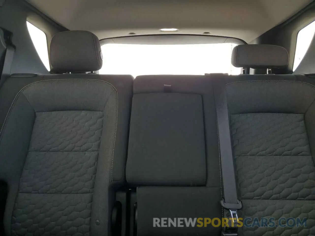 10 Photograph of a damaged car 2GNAXKEV0K6302387 CHEVROLET EQUINOX 2019