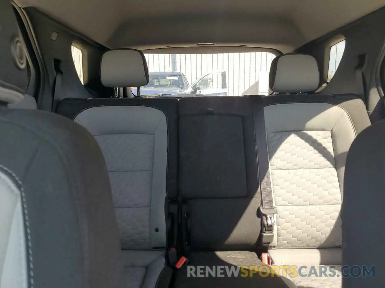 10 Photograph of a damaged car 2GNAXKEV1K6140320 CHEVROLET EQUINOX 2019