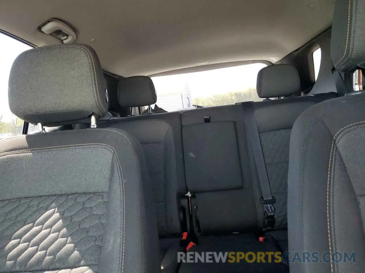 10 Photograph of a damaged car 2GNAXKEV1K6177397 CHEVROLET EQUINOX 2019