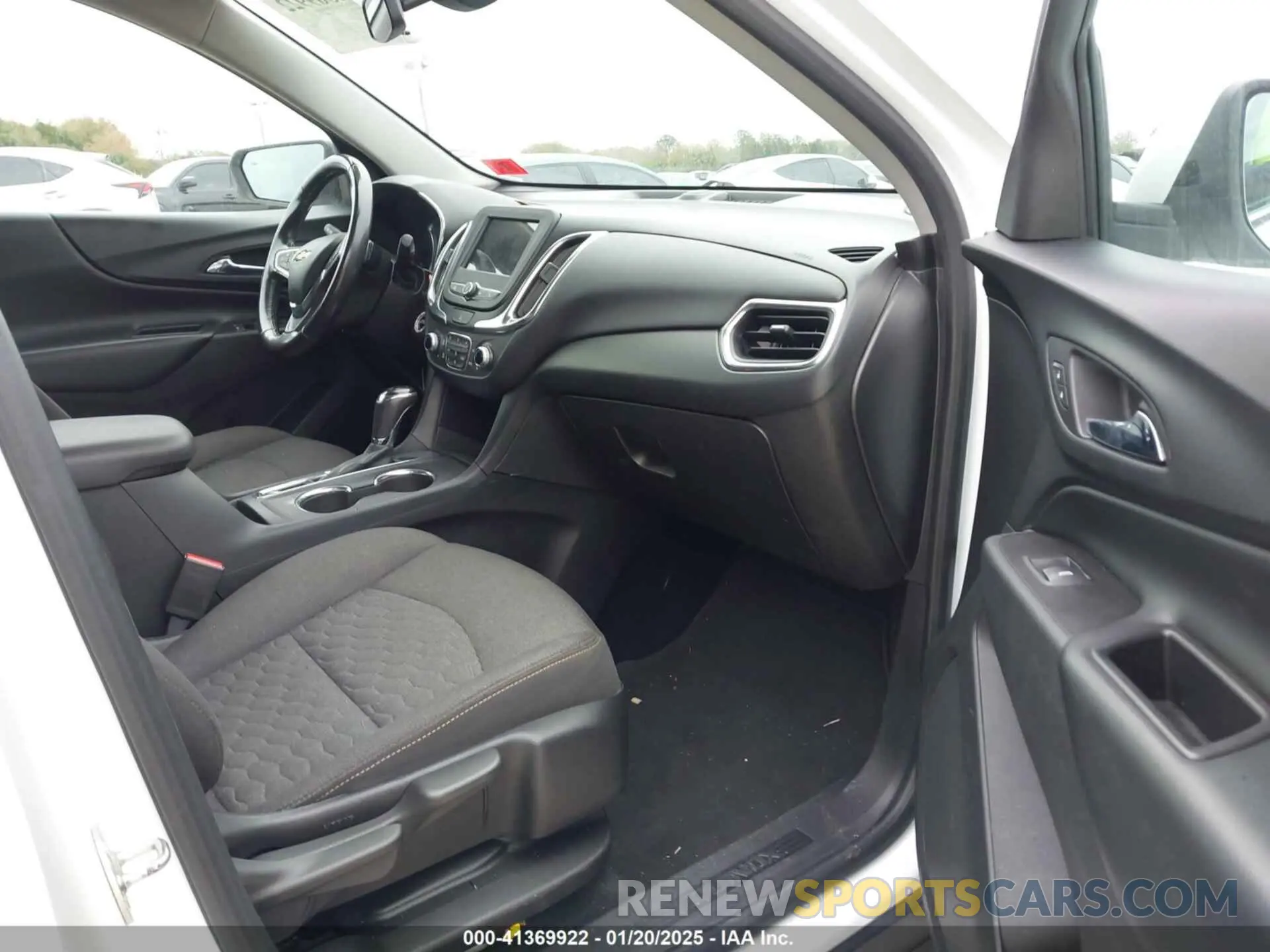 5 Photograph of a damaged car 2GNAXKEV1K6178856 CHEVROLET EQUINOX 2019
