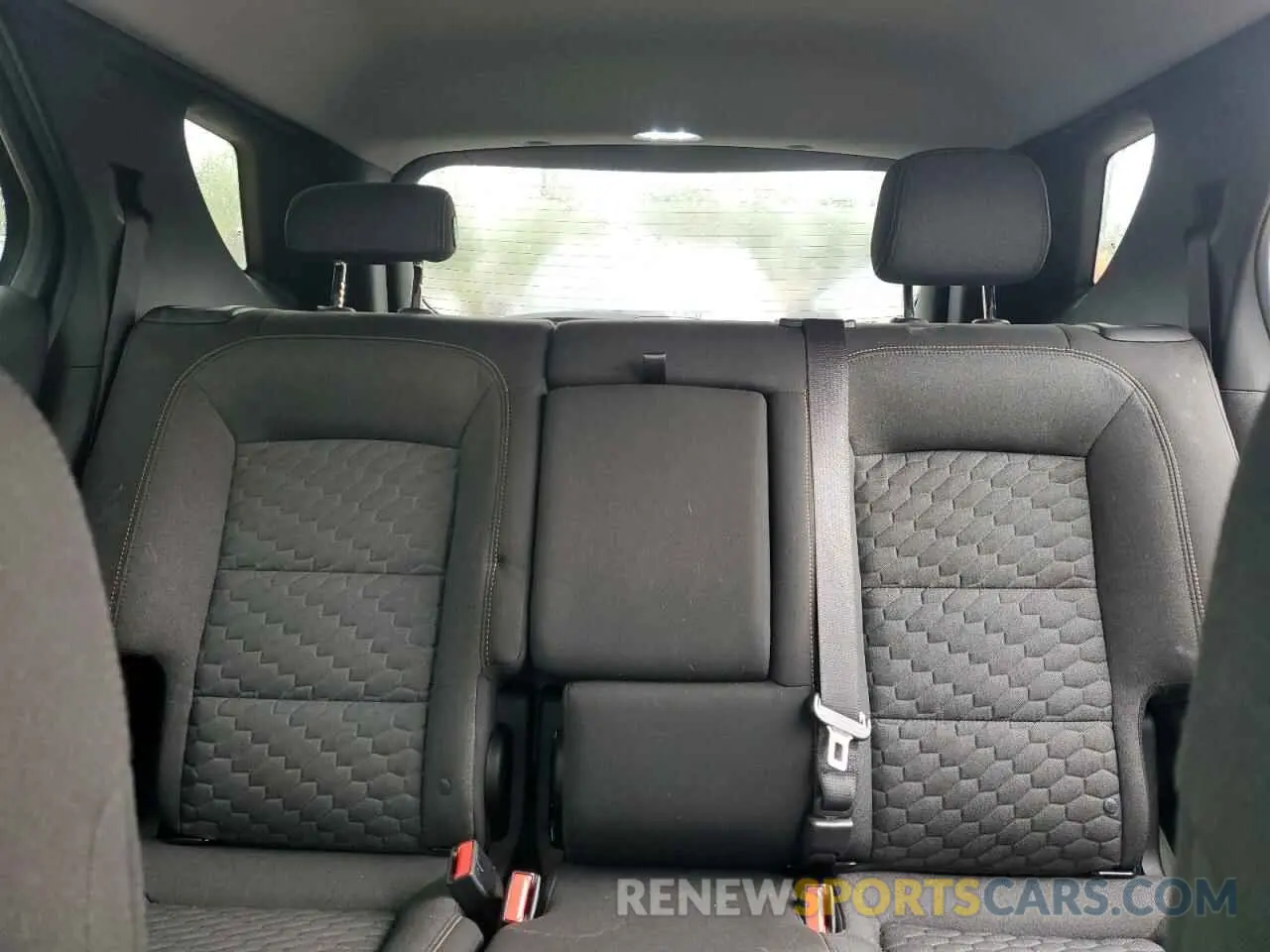 10 Photograph of a damaged car 2GNAXKEV1K6186276 CHEVROLET EQUINOX 2019