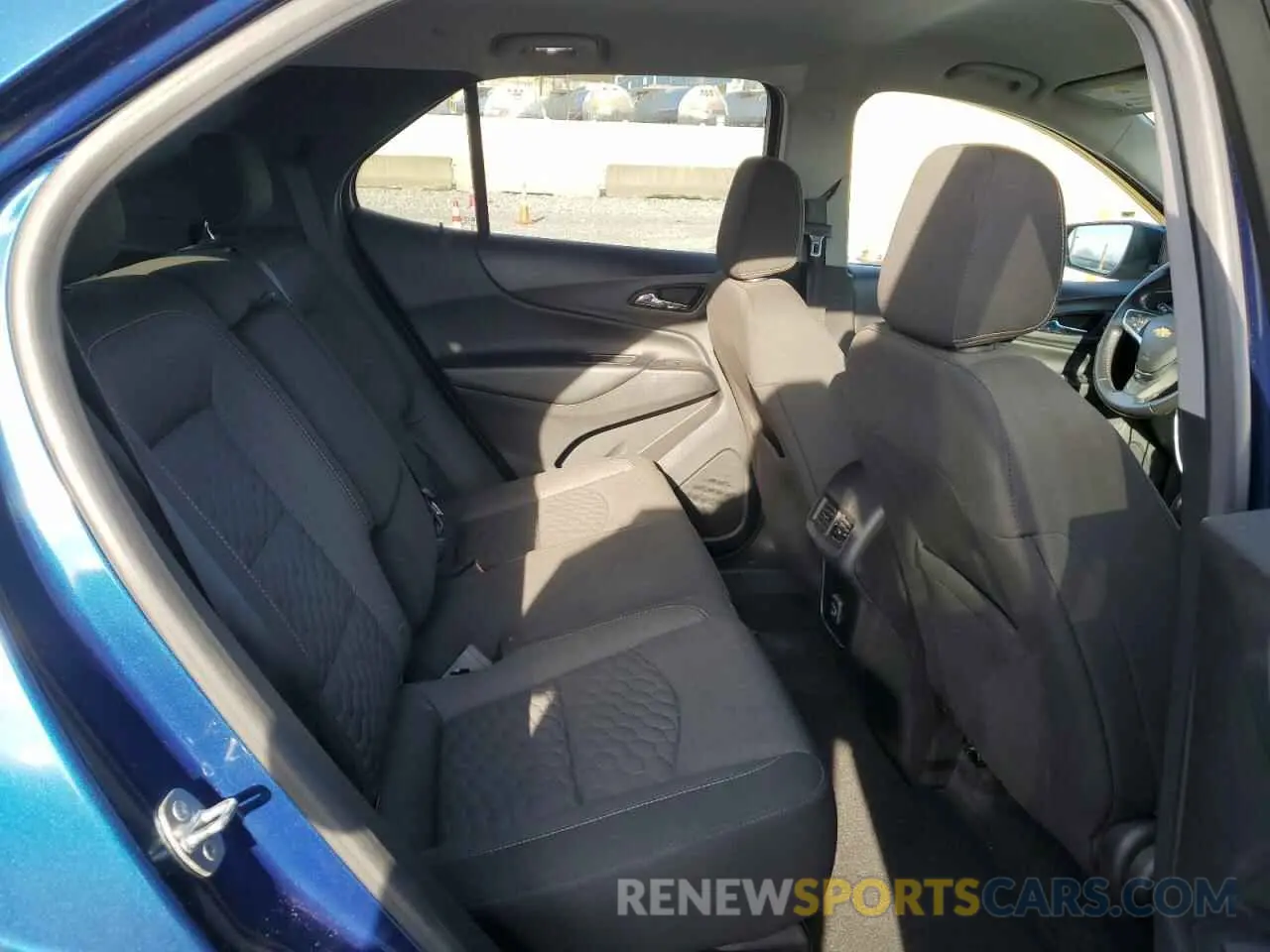 11 Photograph of a damaged car 2GNAXKEV1K6201200 CHEVROLET EQUINOX 2019