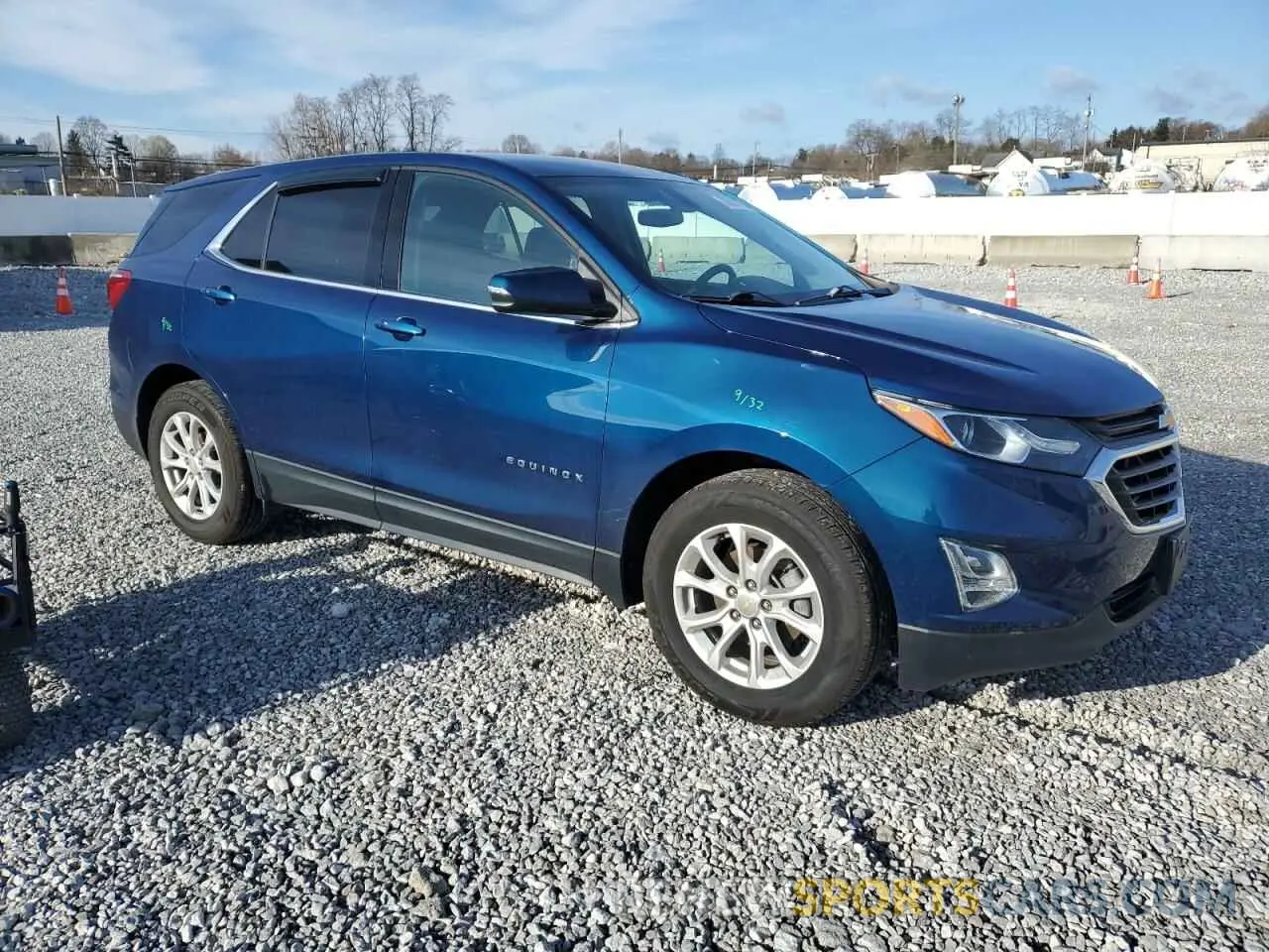 4 Photograph of a damaged car 2GNAXKEV1K6201200 CHEVROLET EQUINOX 2019