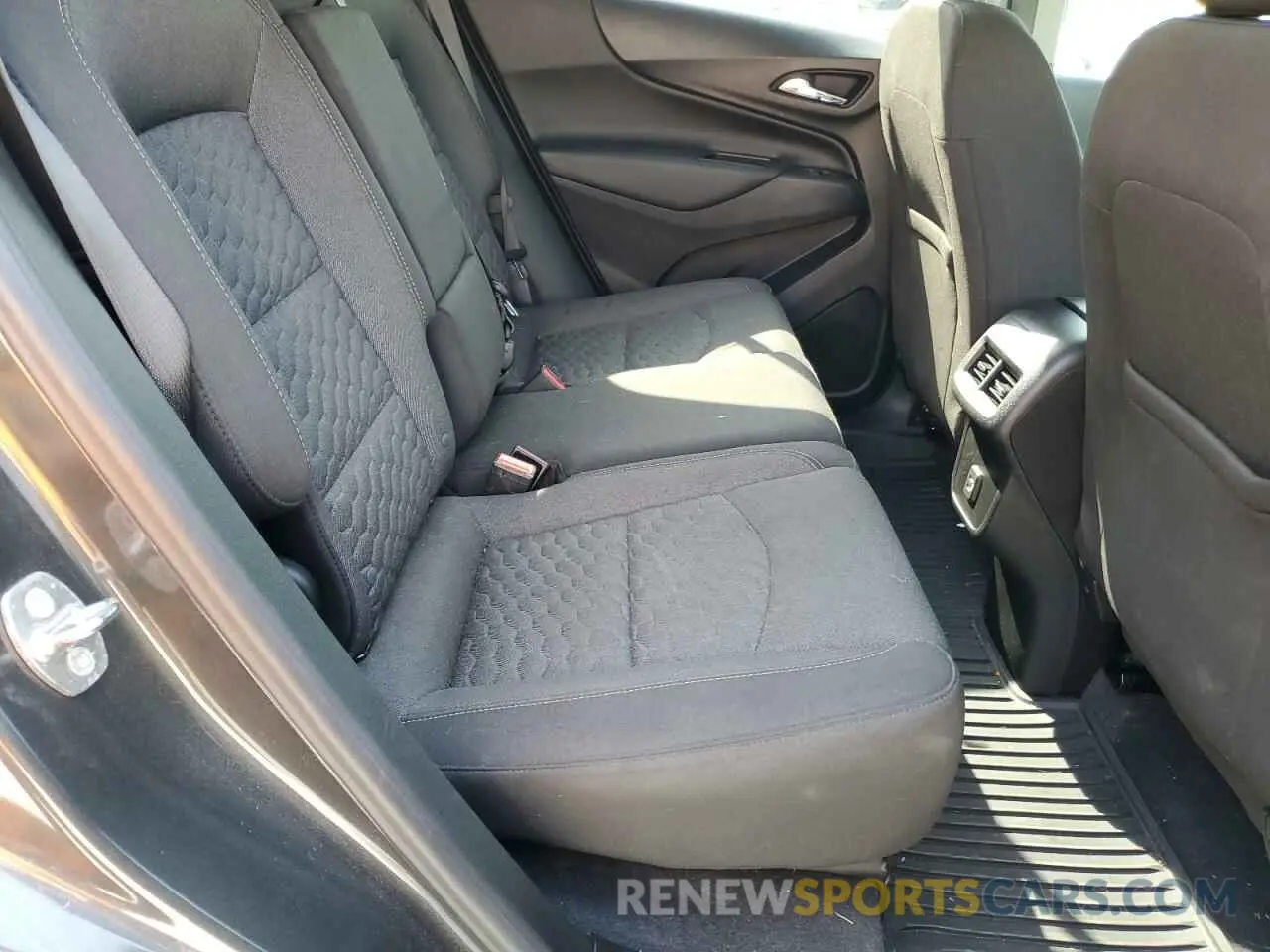 11 Photograph of a damaged car 2GNAXKEV1K6266404 CHEVROLET EQUINOX 2019