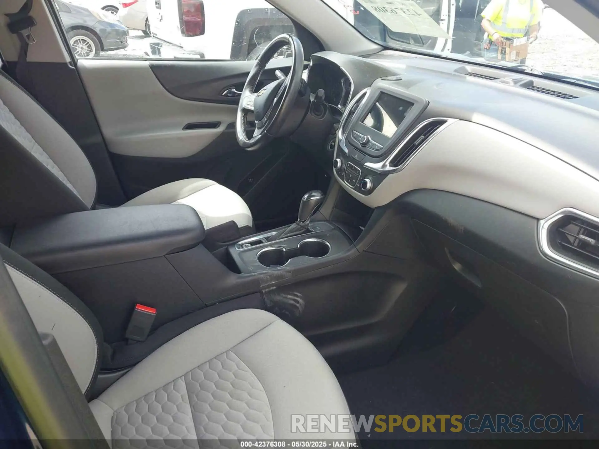 5 Photograph of a damaged car 2GNAXKEV1K6294638 CHEVROLET EQUINOX 2019