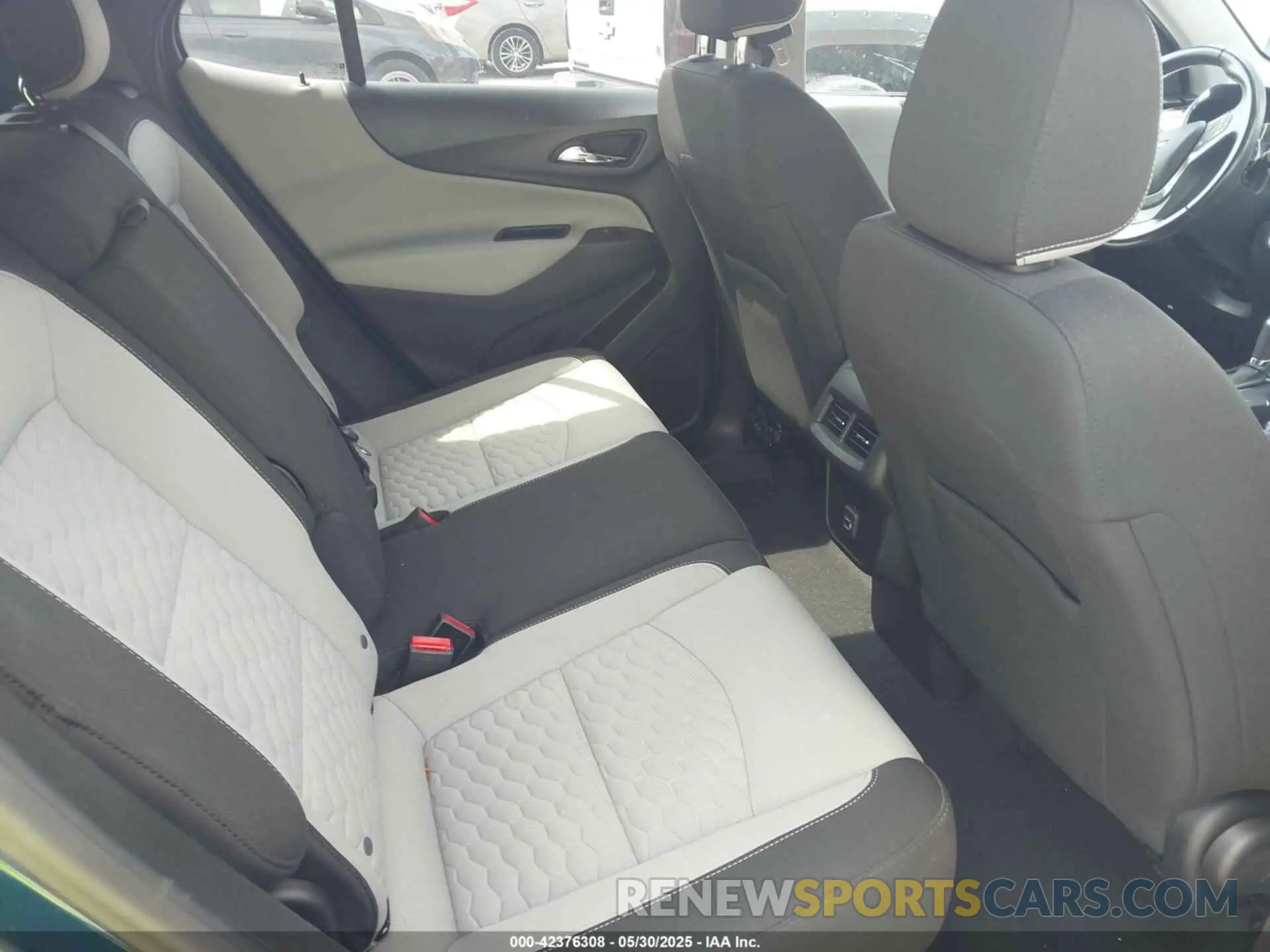 8 Photograph of a damaged car 2GNAXKEV1K6294638 CHEVROLET EQUINOX 2019