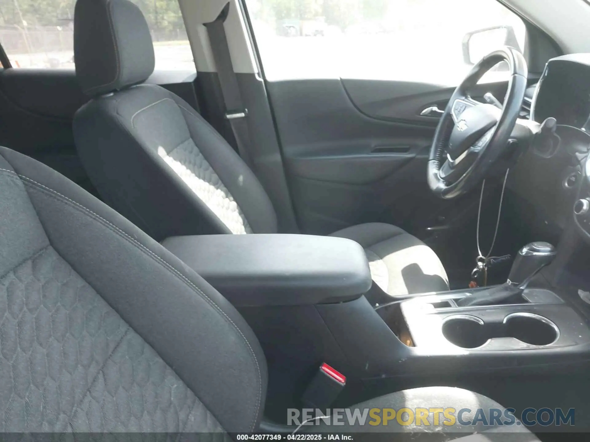 5 Photograph of a damaged car 2GNAXKEV1K6295708 CHEVROLET EQUINOX 2019