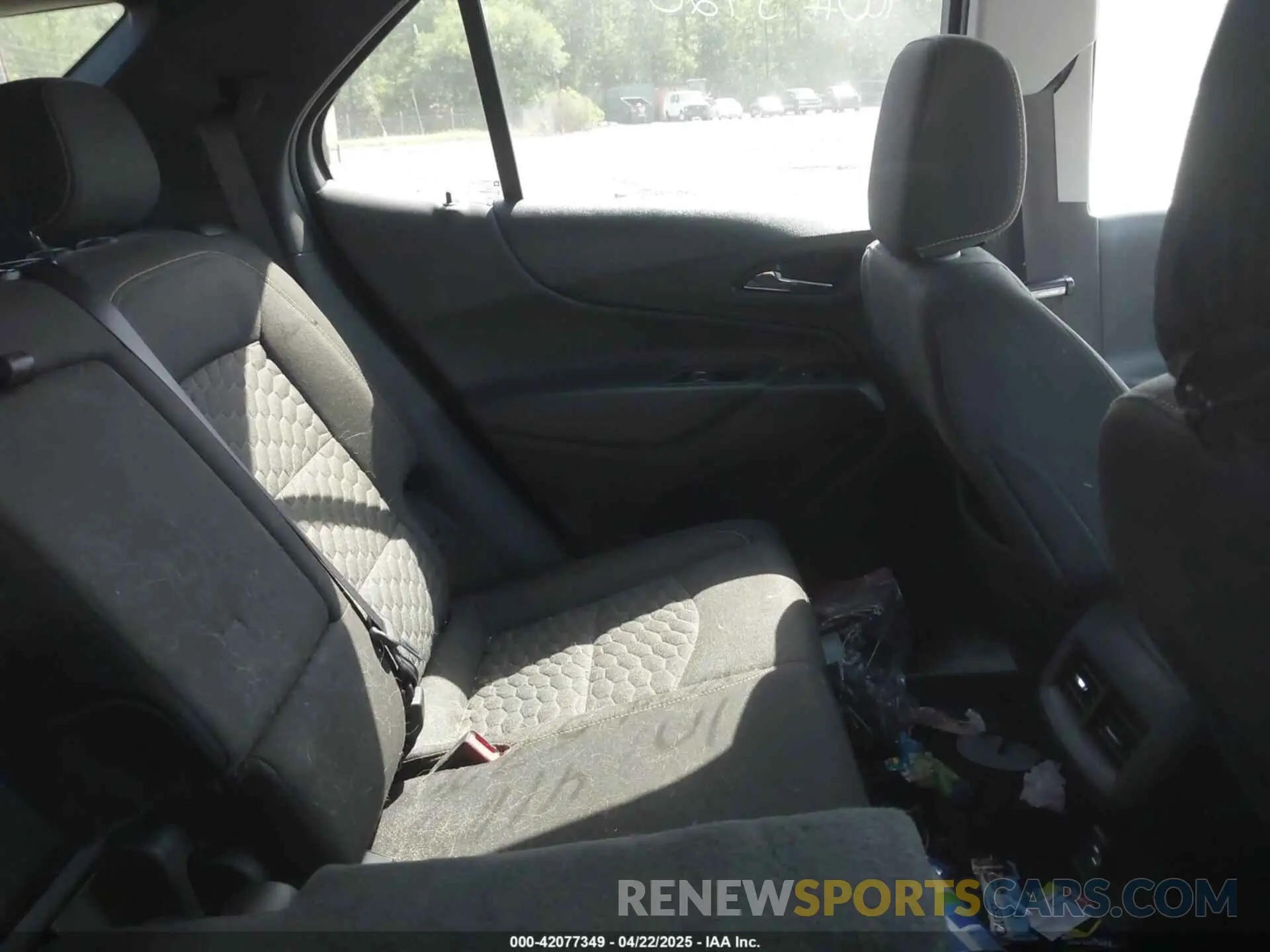 8 Photograph of a damaged car 2GNAXKEV1K6295708 CHEVROLET EQUINOX 2019