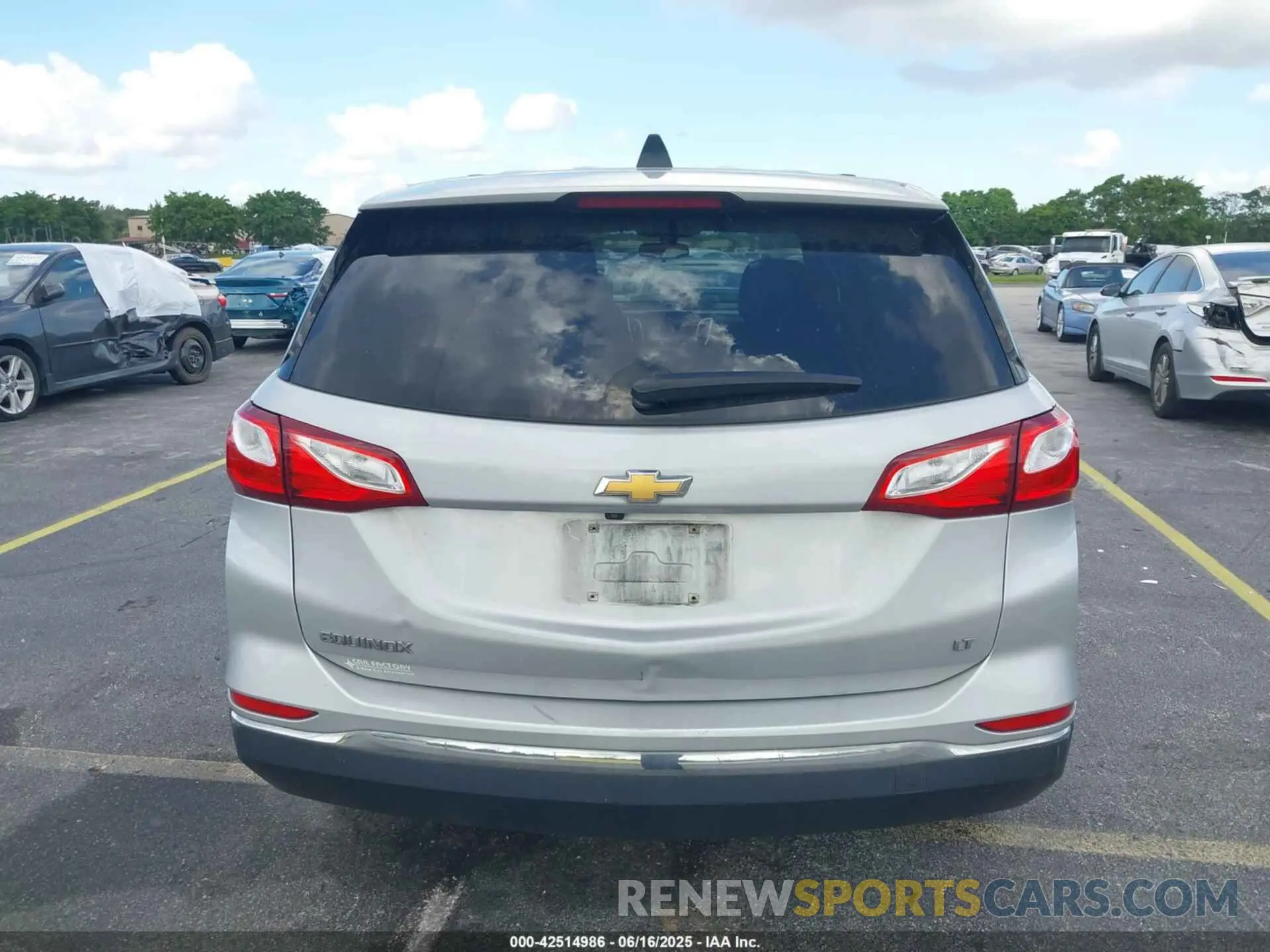 16 Photograph of a damaged car 2GNAXKEV2K6125065 CHEVROLET EQUINOX 2019