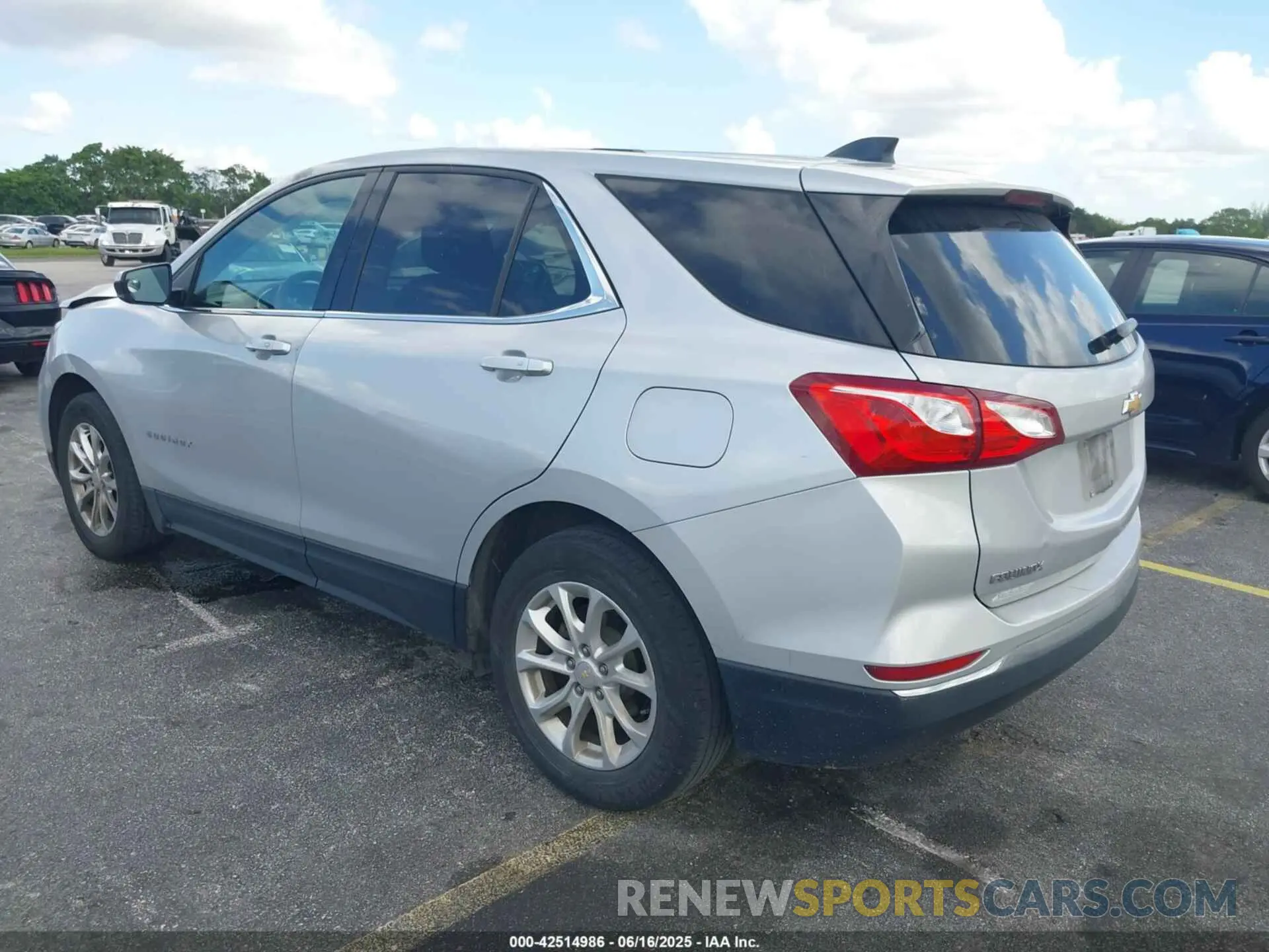3 Photograph of a damaged car 2GNAXKEV2K6125065 CHEVROLET EQUINOX 2019