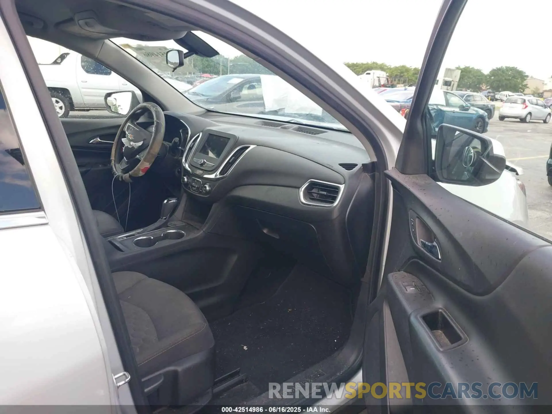 5 Photograph of a damaged car 2GNAXKEV2K6125065 CHEVROLET EQUINOX 2019