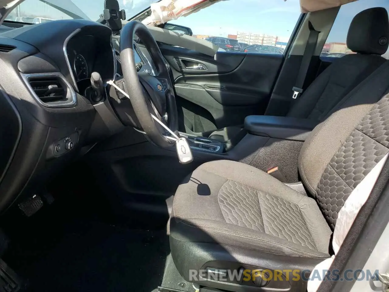 7 Photograph of a damaged car 2GNAXKEV2K6152623 CHEVROLET EQUINOX 2019