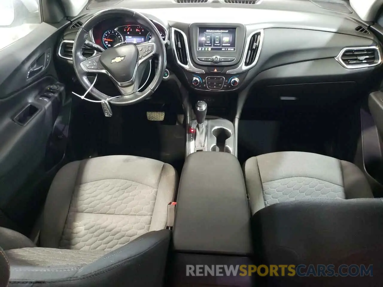 8 Photograph of a damaged car 2GNAXKEV2K6170541 CHEVROLET EQUINOX 2019