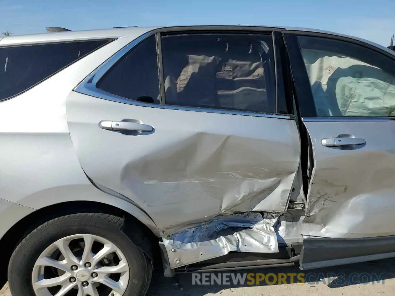 11 Photograph of a damaged car 2GNAXKEV2K6174993 CHEVROLET EQUINOX 2019