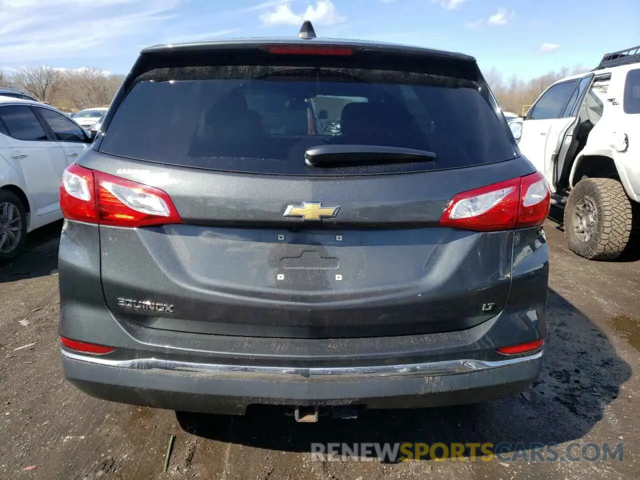 6 Photograph of a damaged car 2GNAXKEV2K6196704 CHEVROLET EQUINOX 2019
