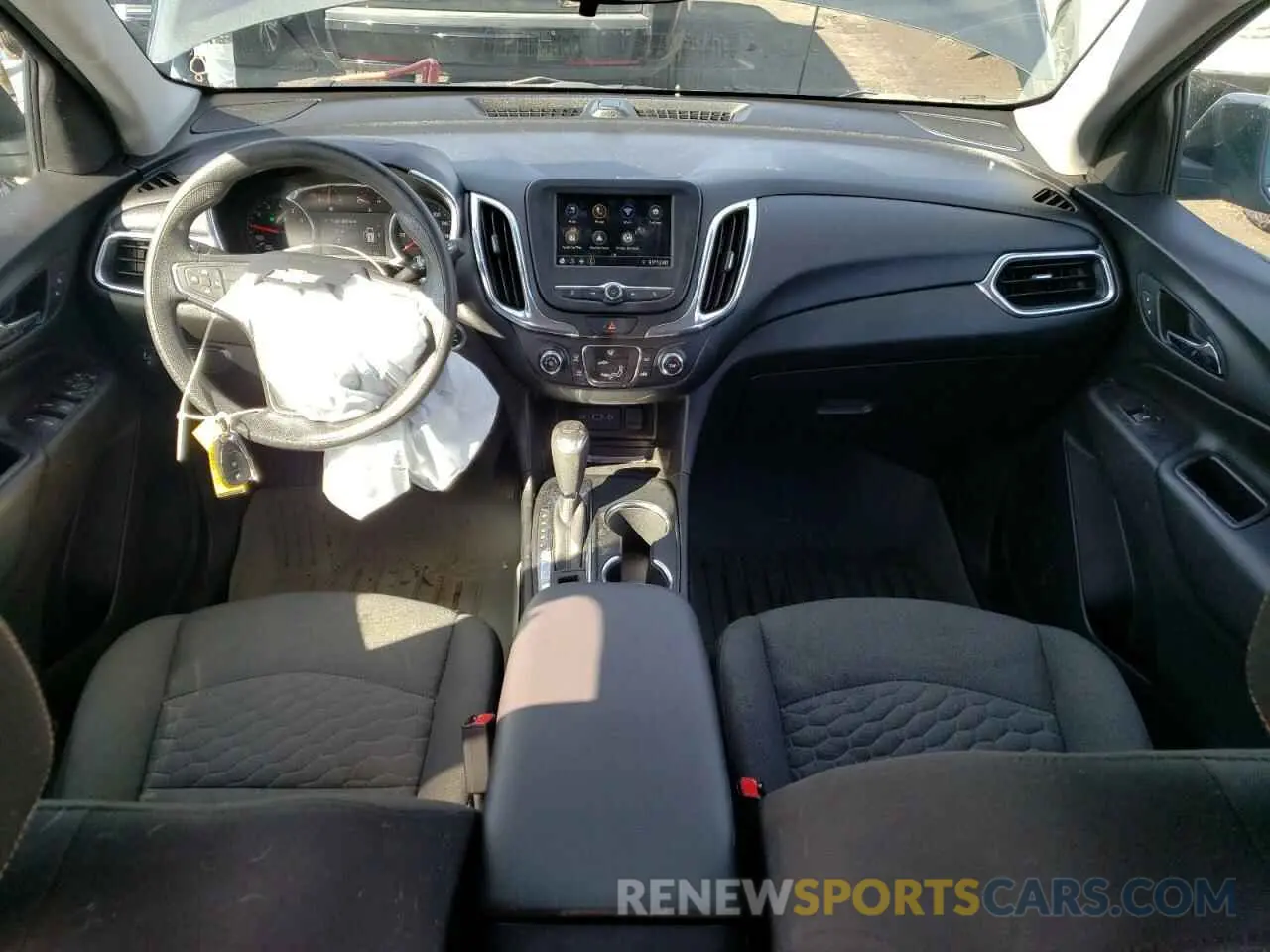 8 Photograph of a damaged car 2GNAXKEV2K6196704 CHEVROLET EQUINOX 2019
