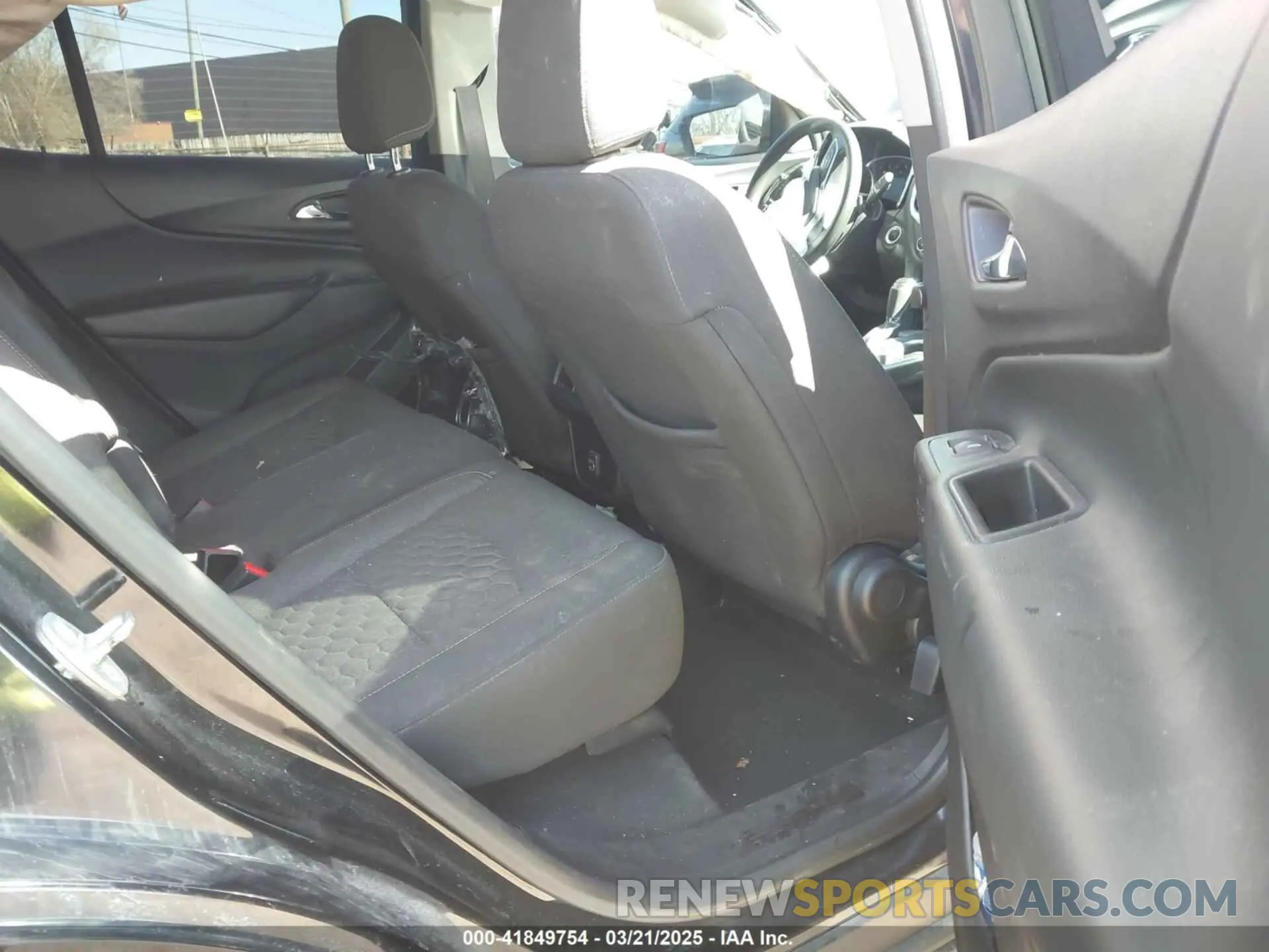 8 Photograph of a damaged car 2GNAXKEV2K6219284 CHEVROLET EQUINOX 2019