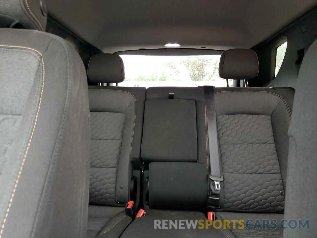 10 Photograph of a damaged car 2GNAXKEV2K6237008 CHEVROLET EQUINOX 2019