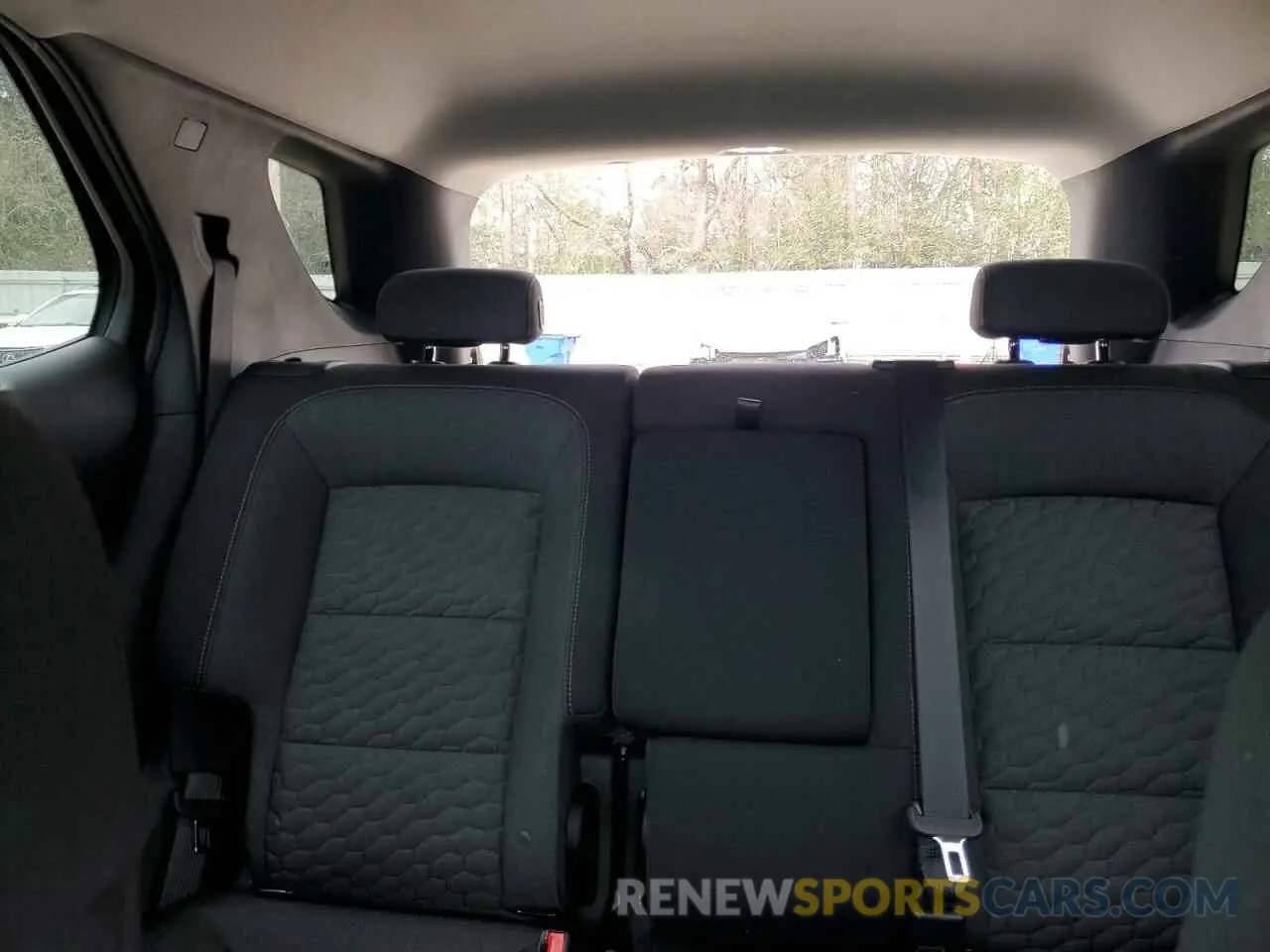 10 Photograph of a damaged car 2GNAXKEV2K6258246 CHEVROLET EQUINOX 2019