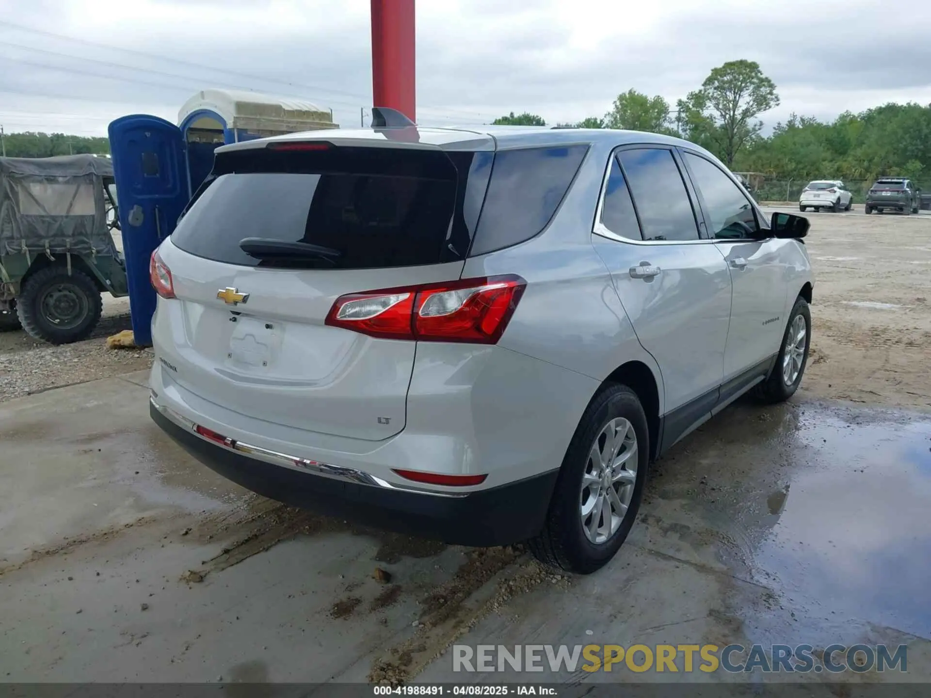 4 Photograph of a damaged car 2GNAXKEV2K6299413 CHEVROLET EQUINOX 2019