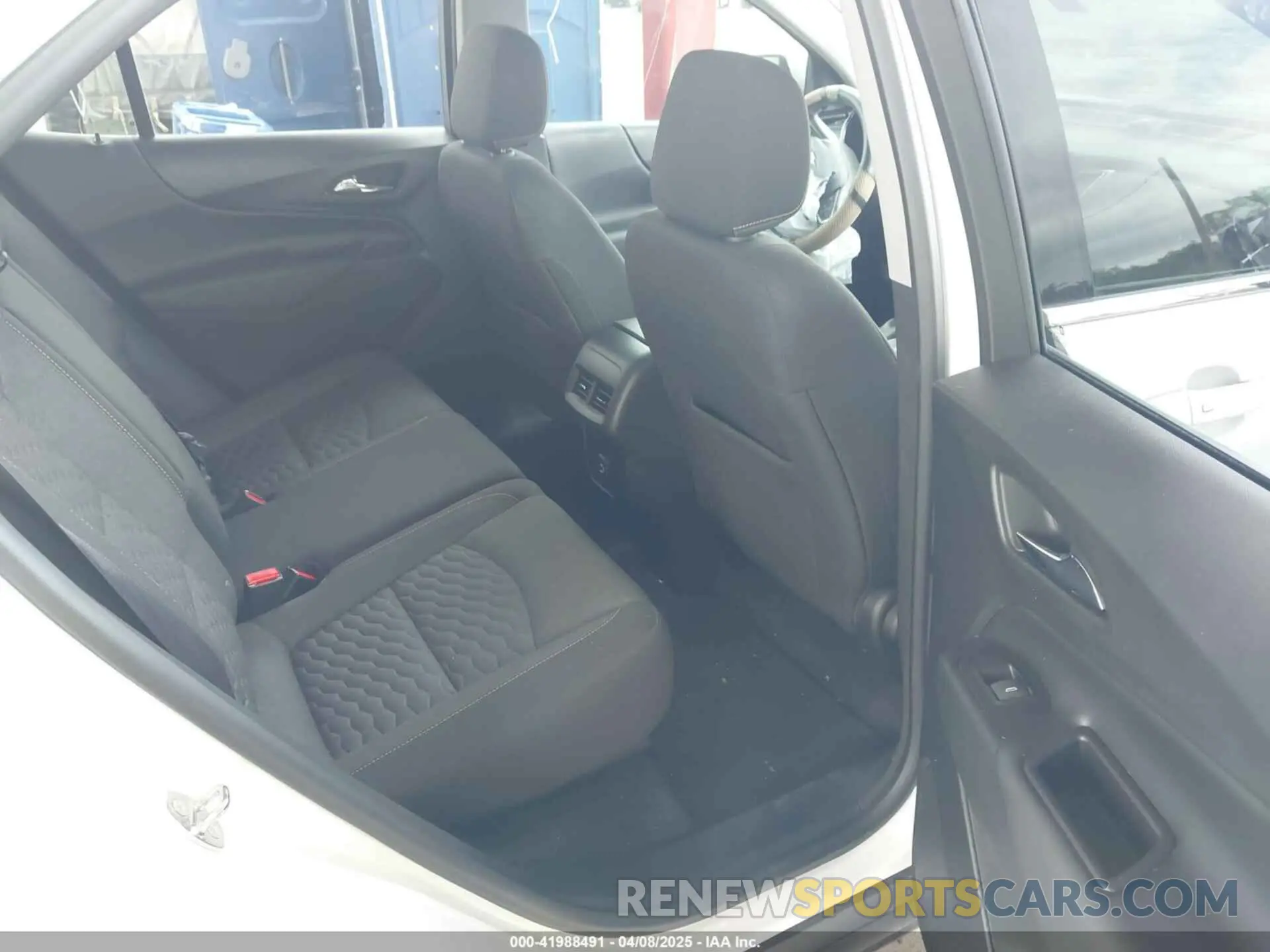 8 Photograph of a damaged car 2GNAXKEV2K6299413 CHEVROLET EQUINOX 2019