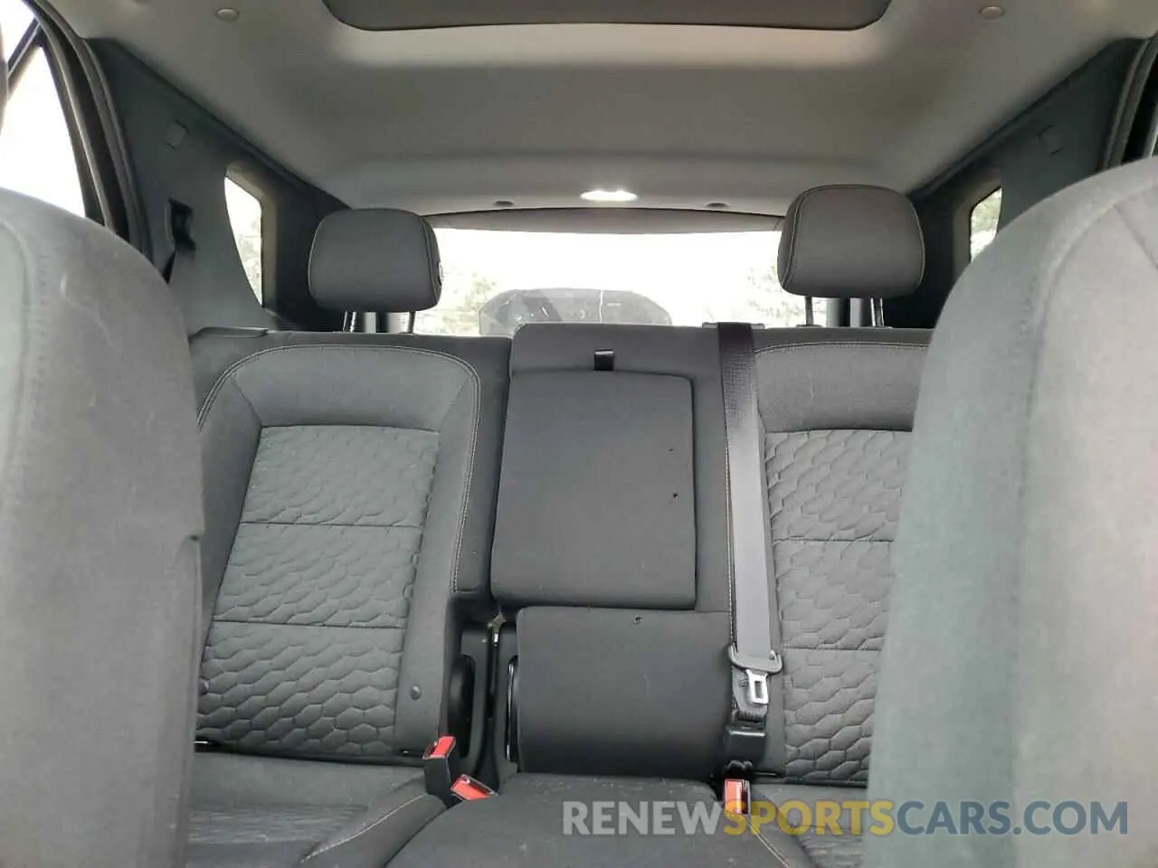 10 Photograph of a damaged car 2GNAXKEV3K6123325 CHEVROLET EQUINOX 2019