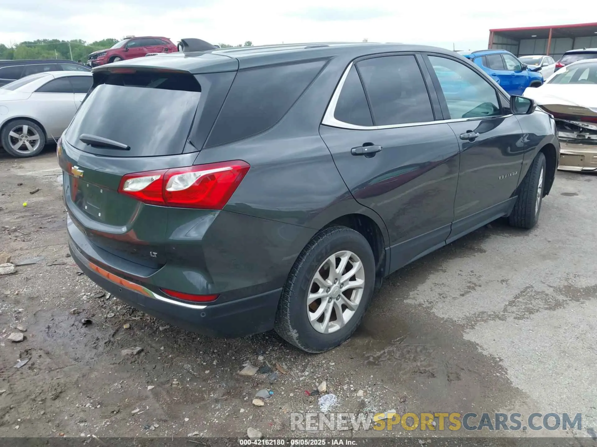 4 Photograph of a damaged car 2GNAXKEV3K6125060 CHEVROLET EQUINOX 2019