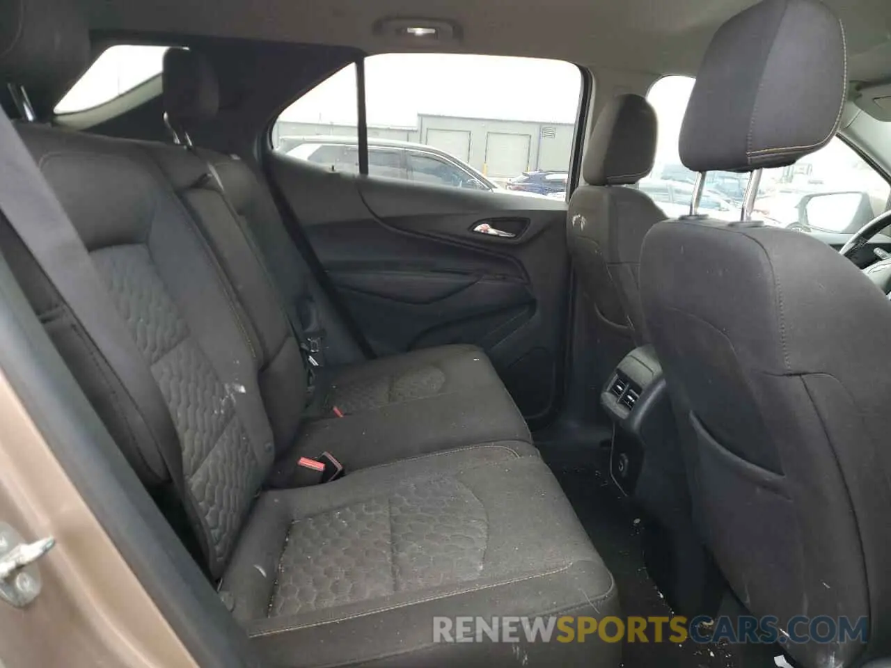 10 Photograph of a damaged car 2GNAXKEV3K6158107 CHEVROLET EQUINOX 2019
