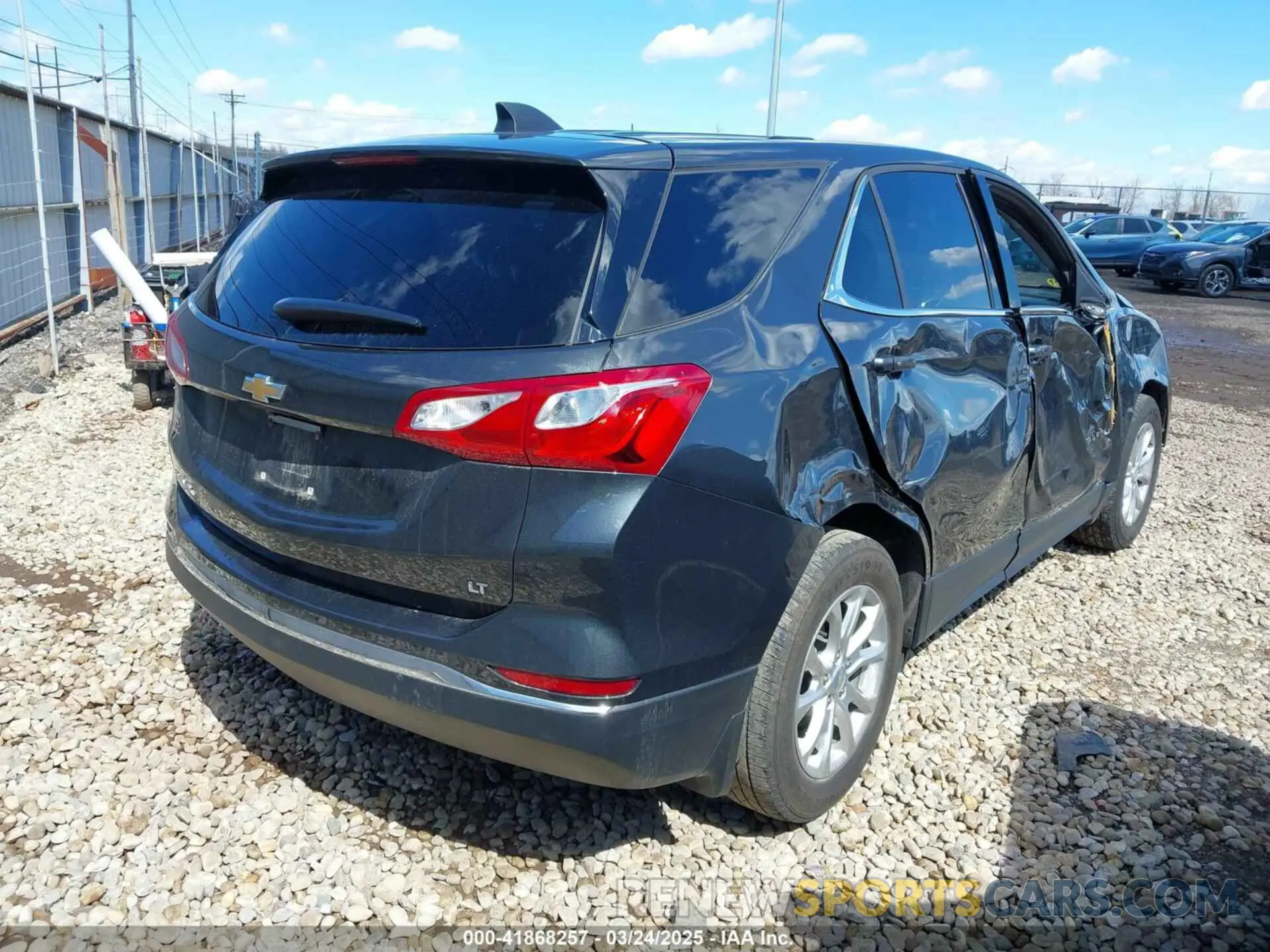 4 Photograph of a damaged car 2GNAXKEV3K6158687 CHEVROLET EQUINOX 2019