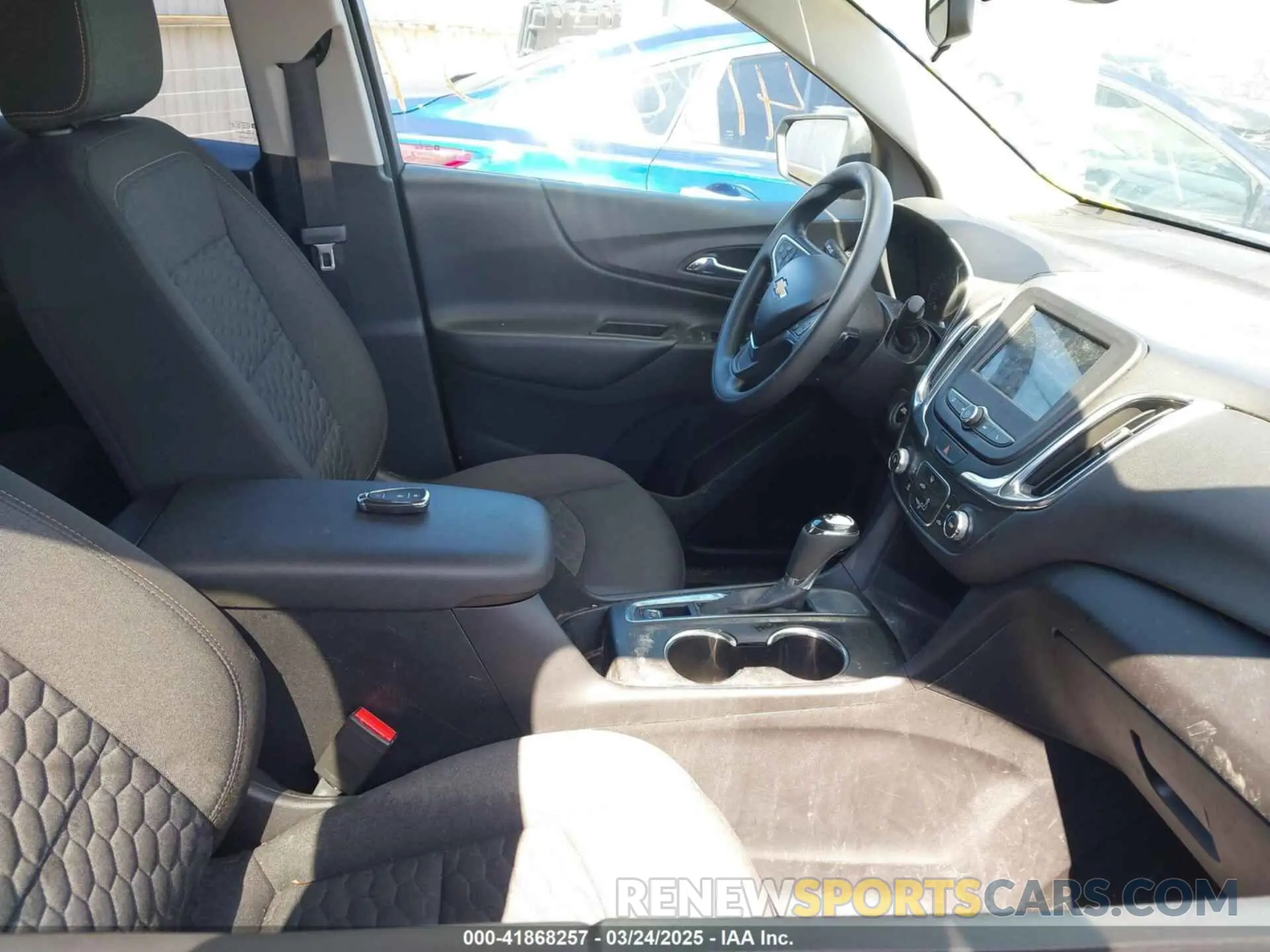 5 Photograph of a damaged car 2GNAXKEV3K6158687 CHEVROLET EQUINOX 2019