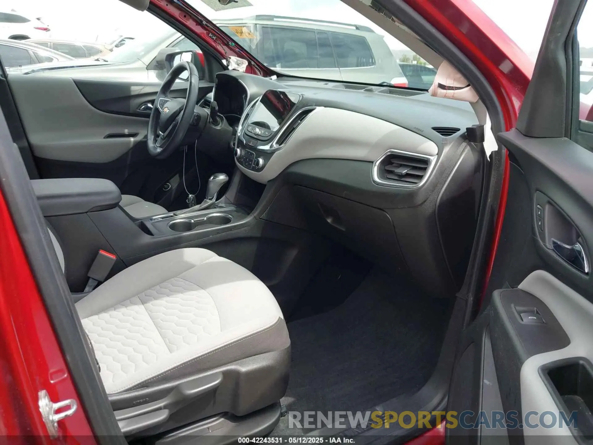 5 Photograph of a damaged car 2GNAXKEV3K6191740 CHEVROLET EQUINOX 2019